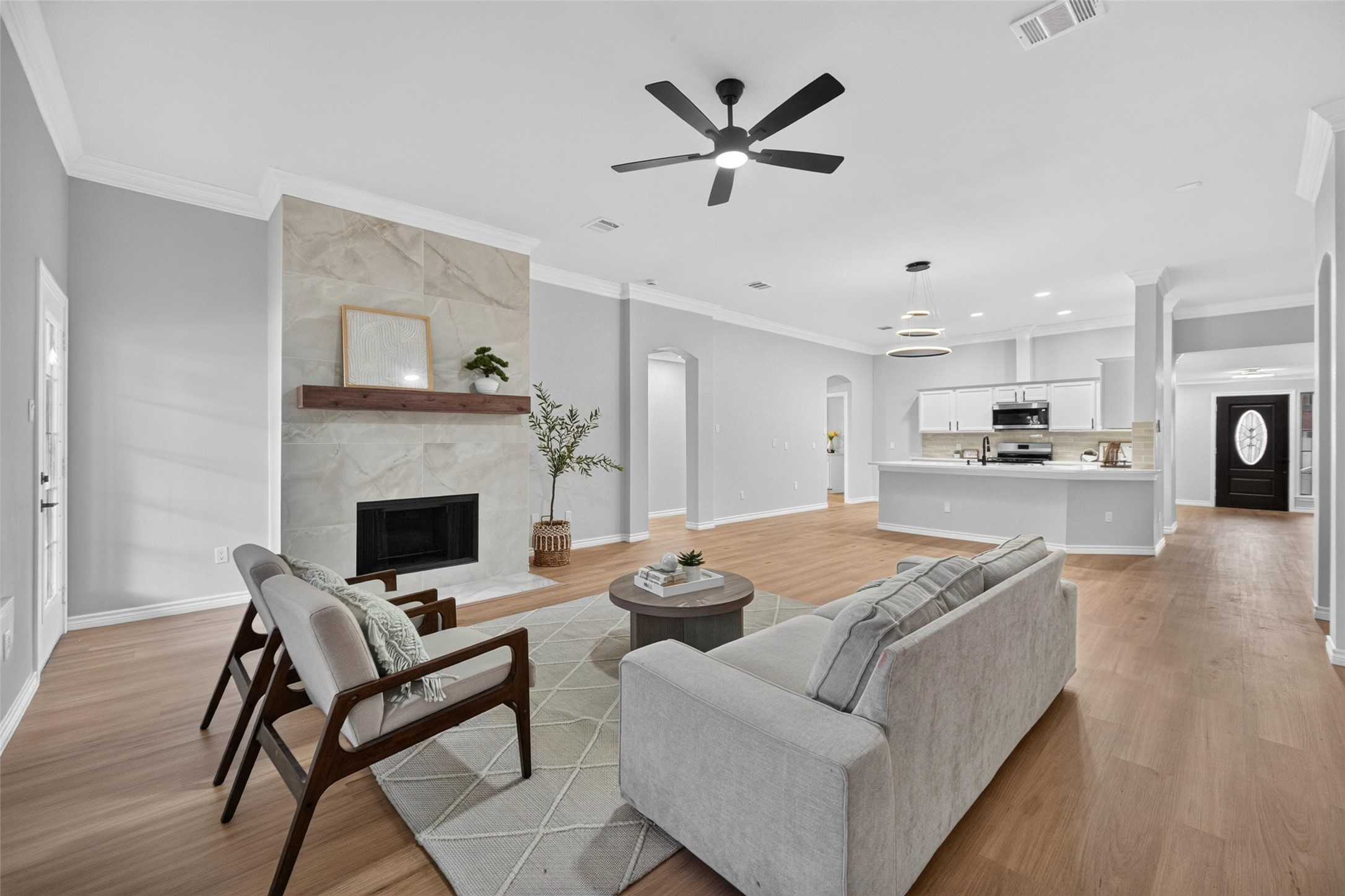2440 Ranchview Drive, Grand Prairie, TX 75052