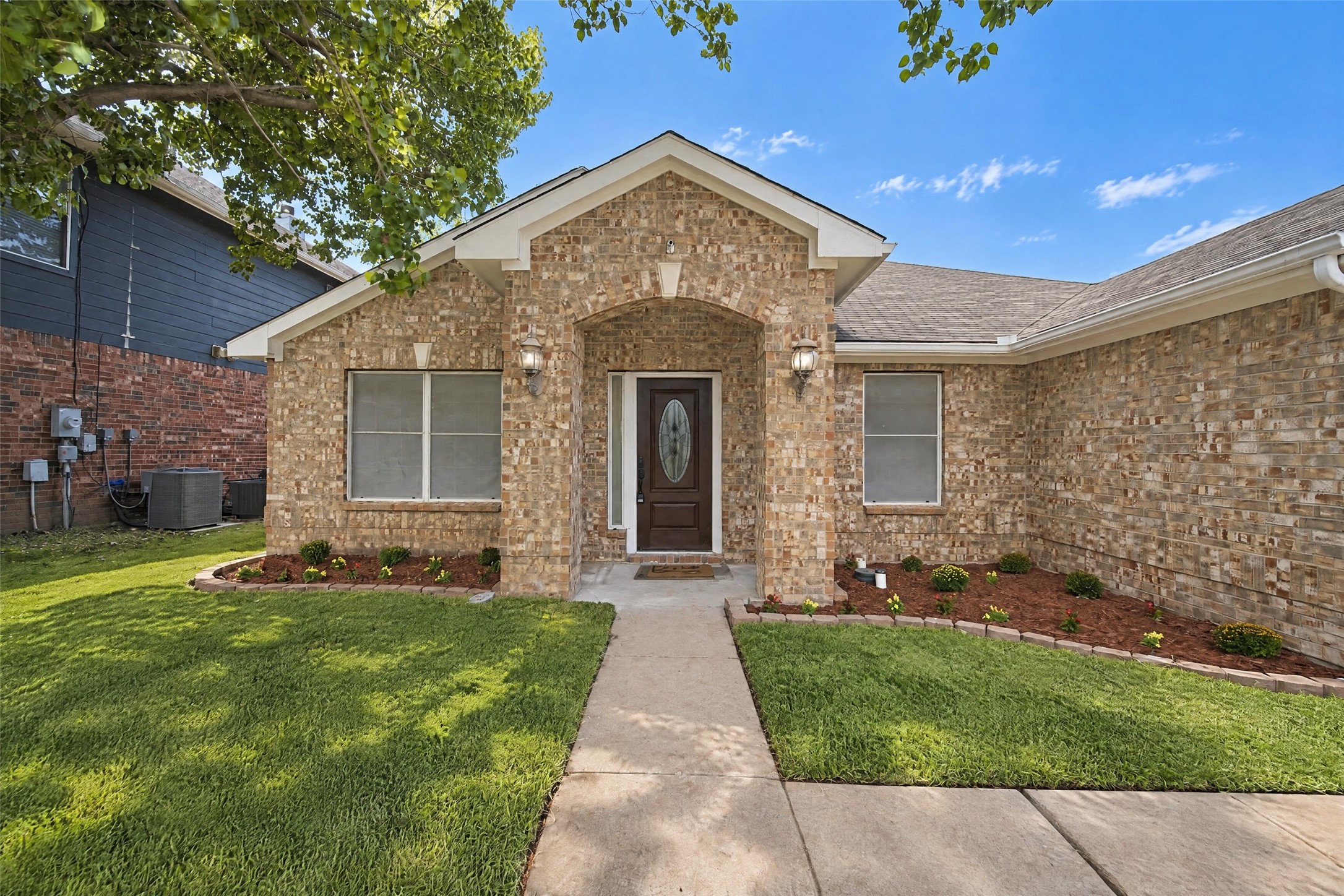 2440 Ranchview Drive, Grand Prairie, TX 75052 — photo 2