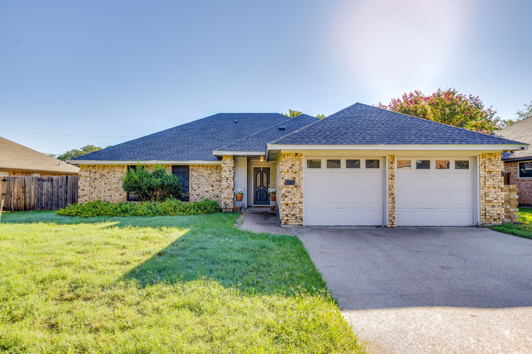 6015 Kenilworth Drive — photo