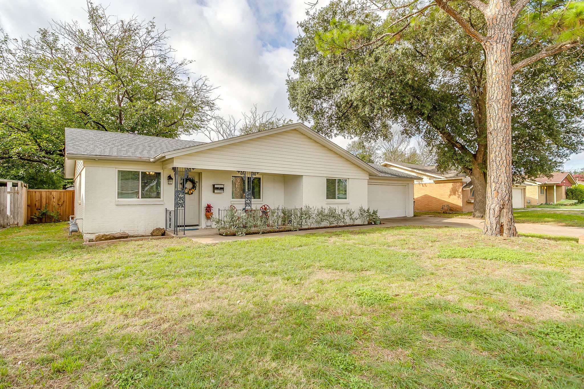 1033 Angela Court — photo