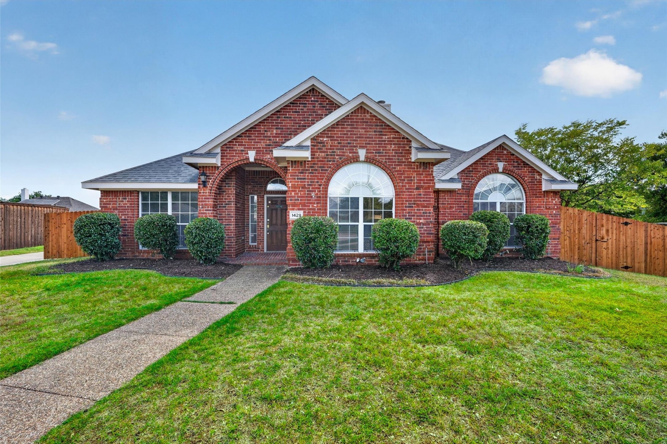 1429 Macrae Court — photo
