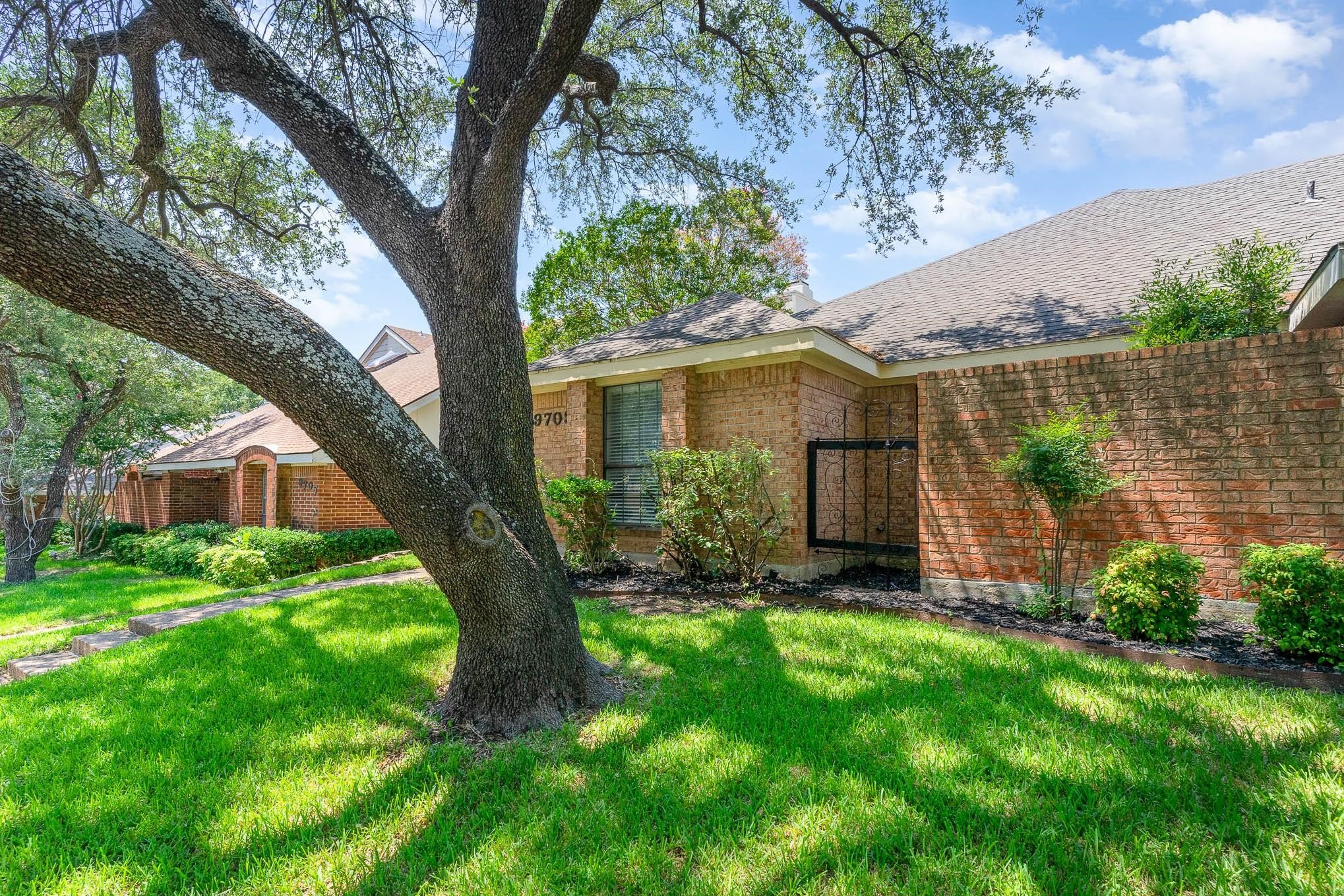 9709 Springtree Lane, Dallas, TX 75243 — photo 2