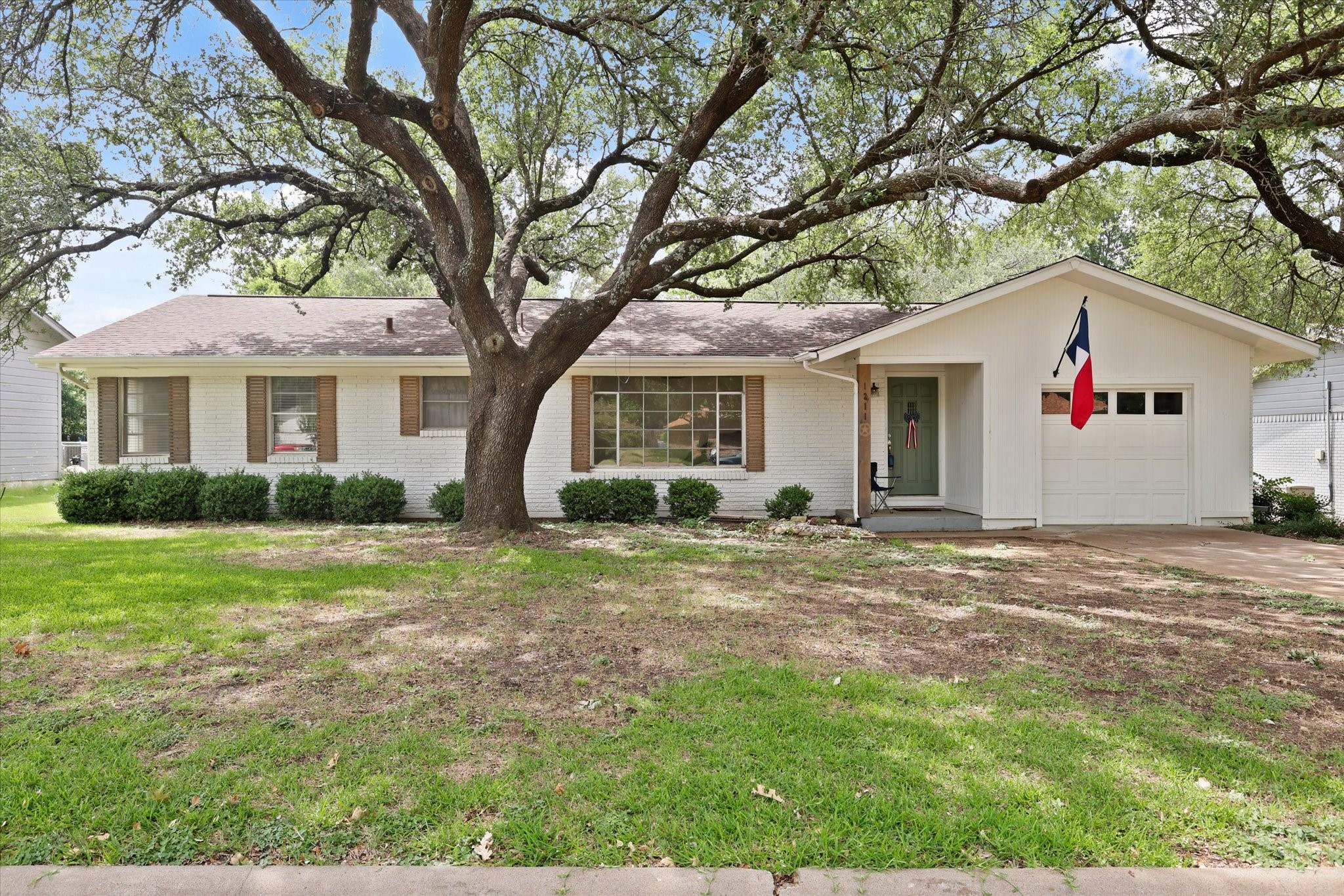 1211 Greenbriar Lane — photo