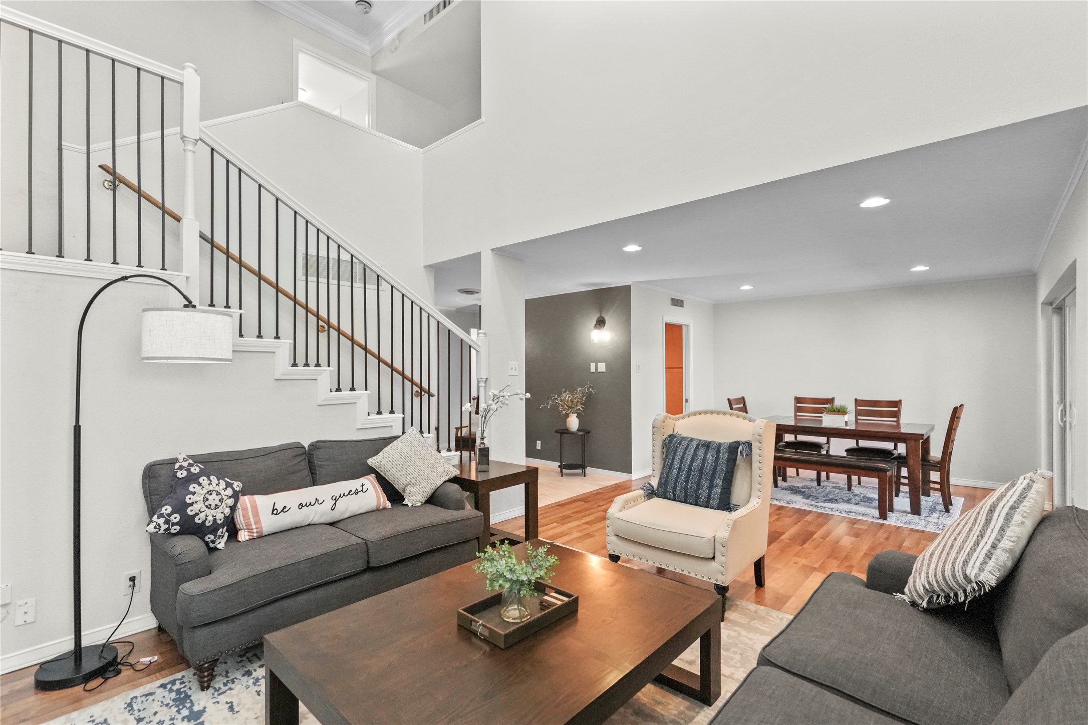 550 E Avenue J Unit B — photo
