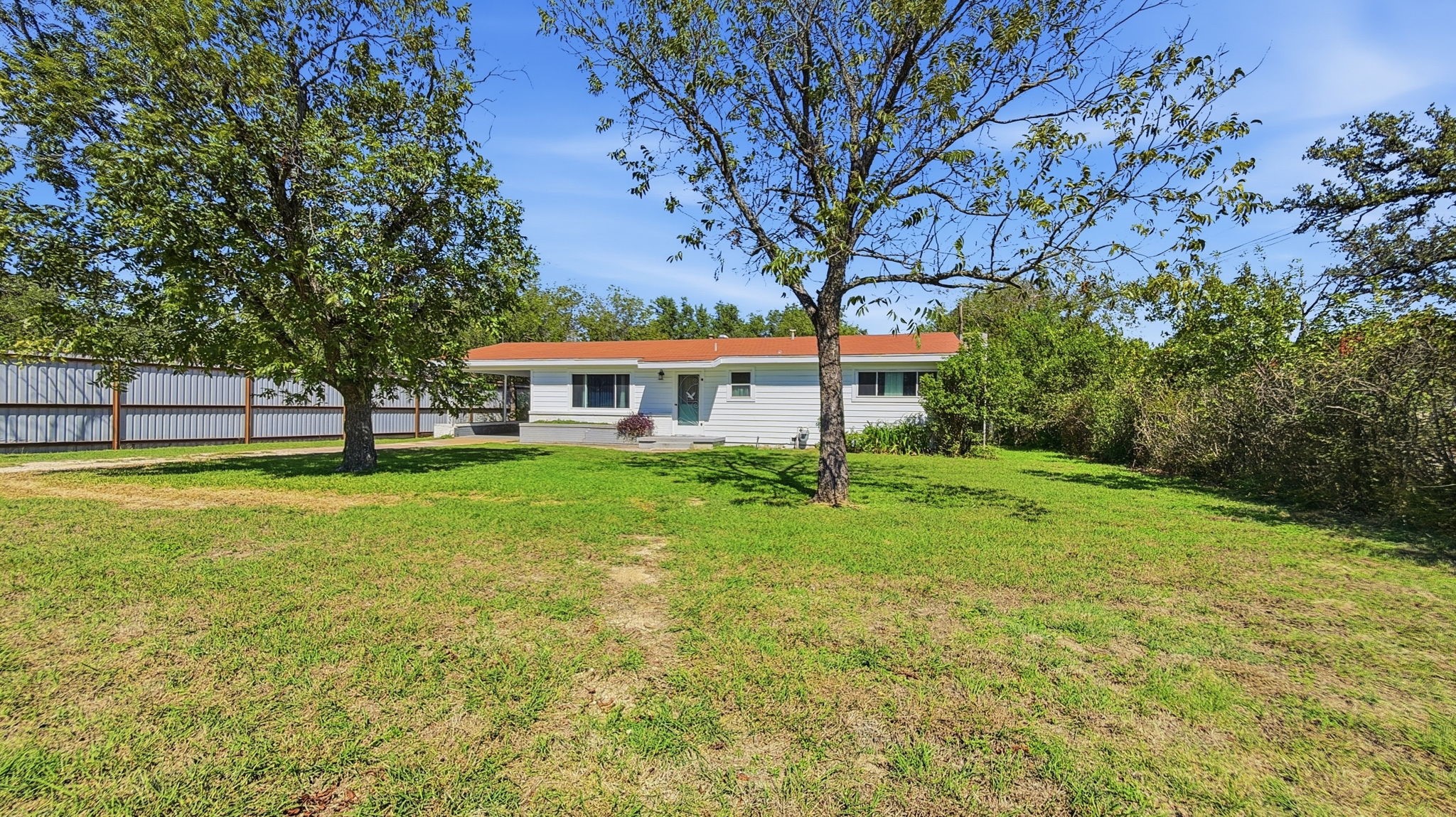 709 E Whitney Street, Hamilton, TX 76531 — photo 2