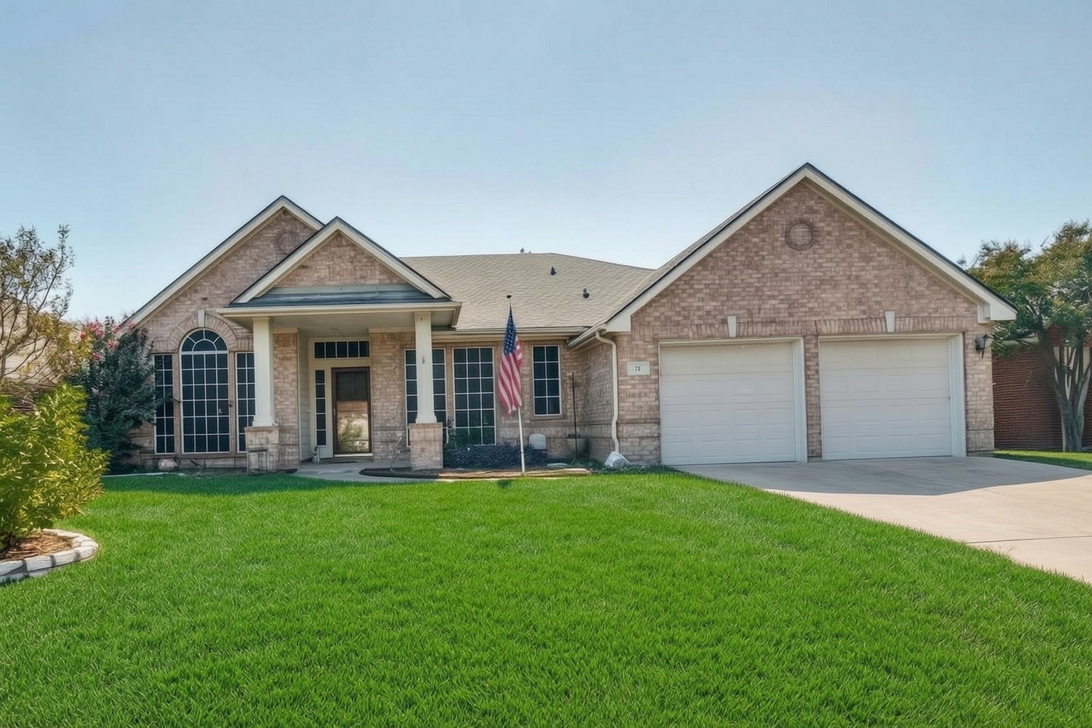 12 Laura Elizabeth Court — photo