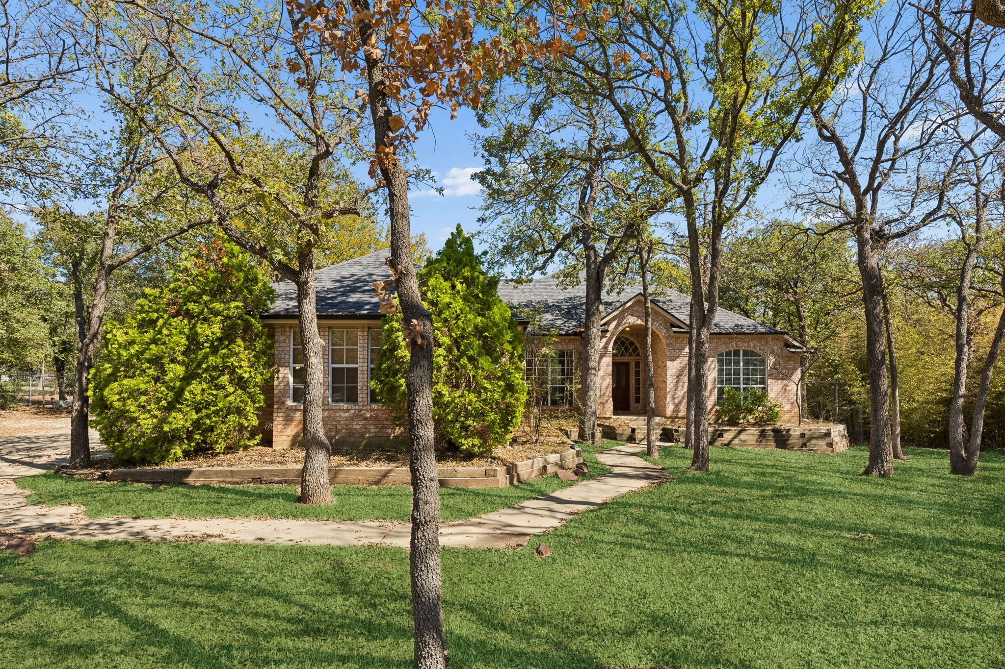 1161 Gibbons Road S — photo