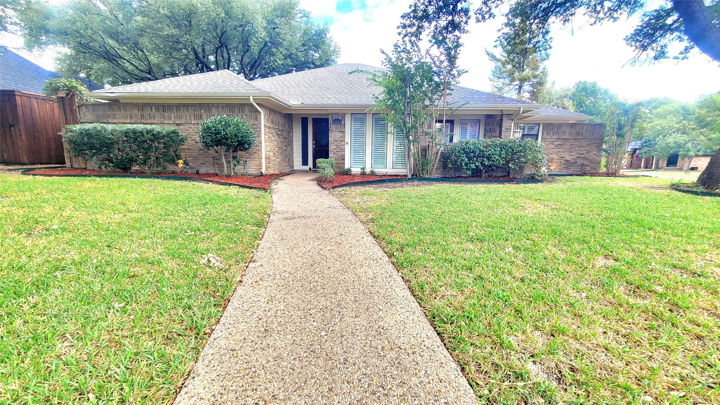 2302 Lone Oak Trail — photo