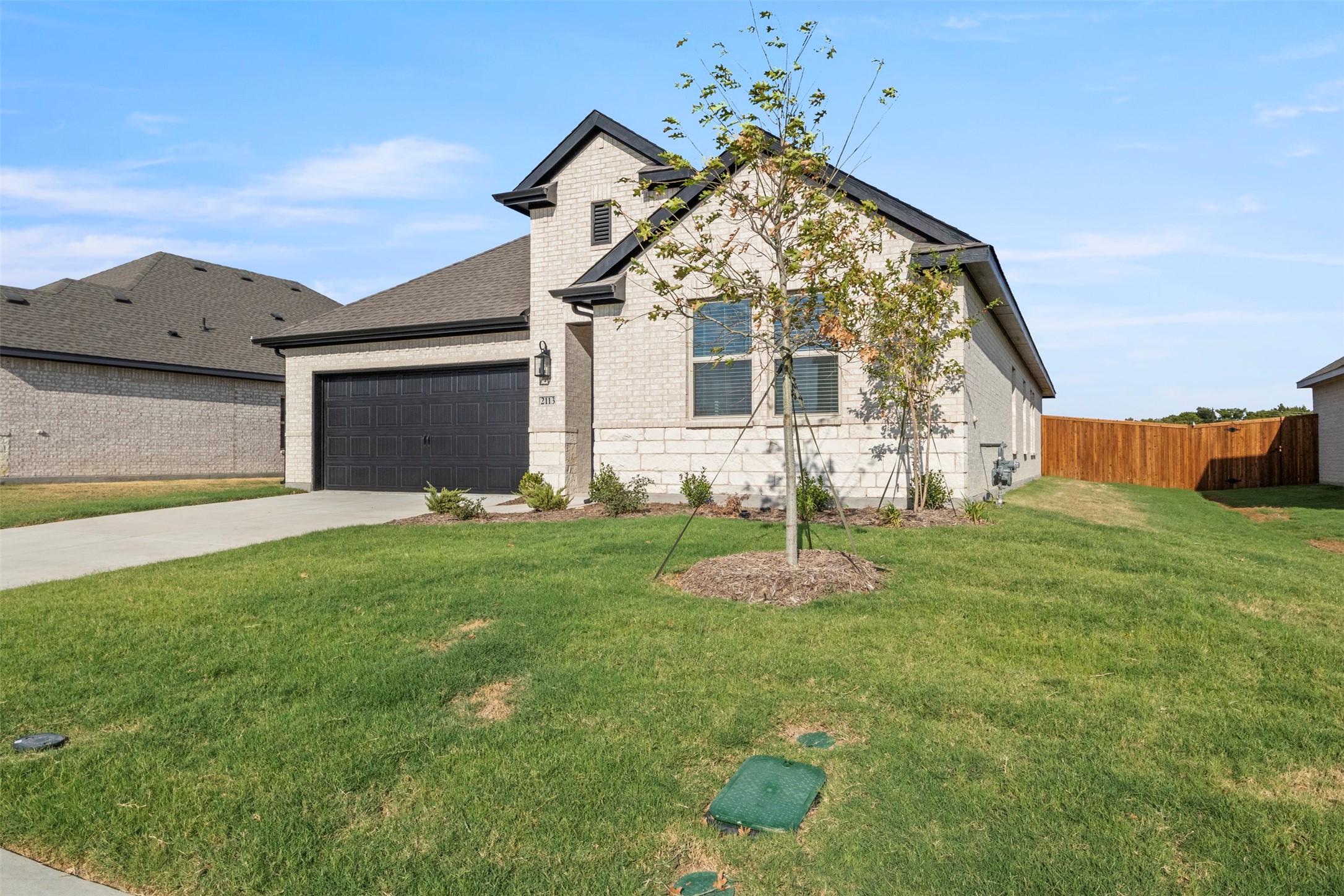 2113 Maple Ridge Drive, Van Alstyne, TX 75495 — photo 2