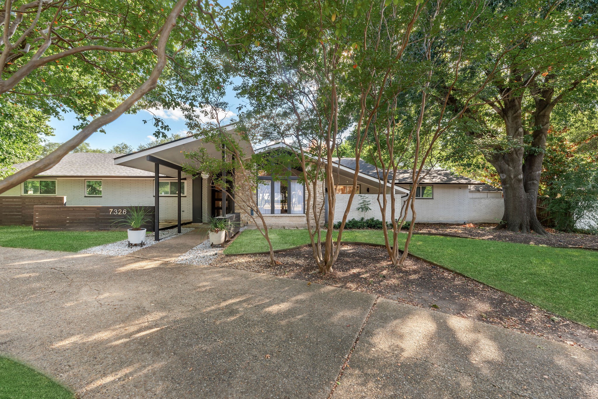 7326 Spring Valley Road — photo
