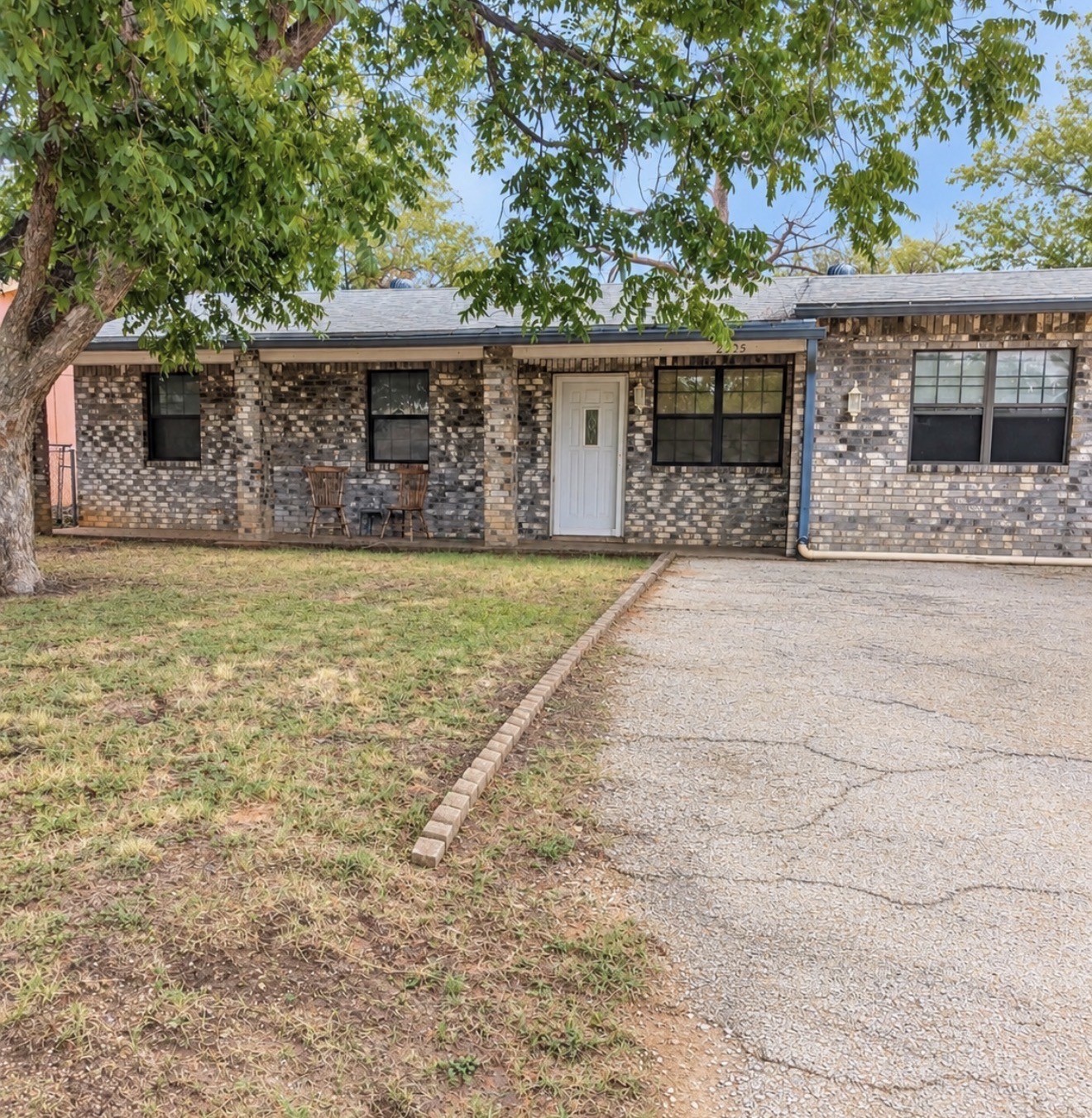 2225 Oakland Drive — photo