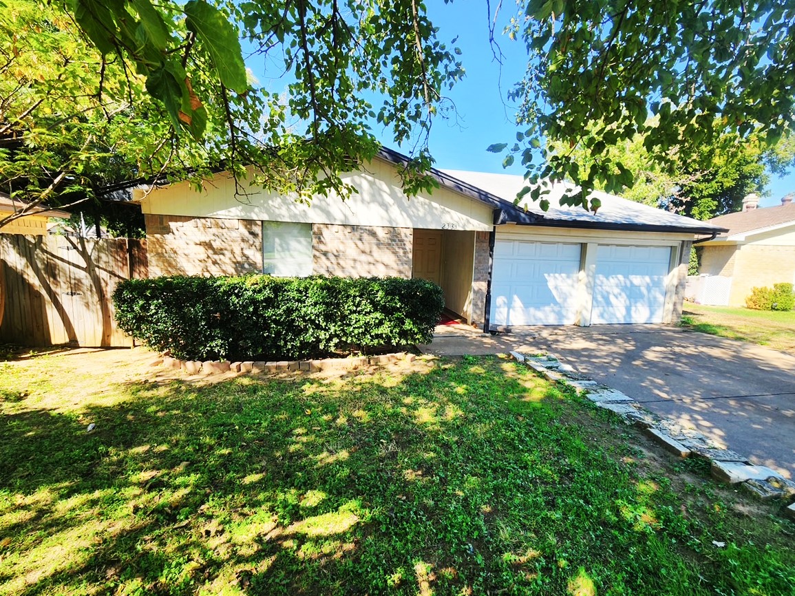 2333 Chandelle Drive — photo