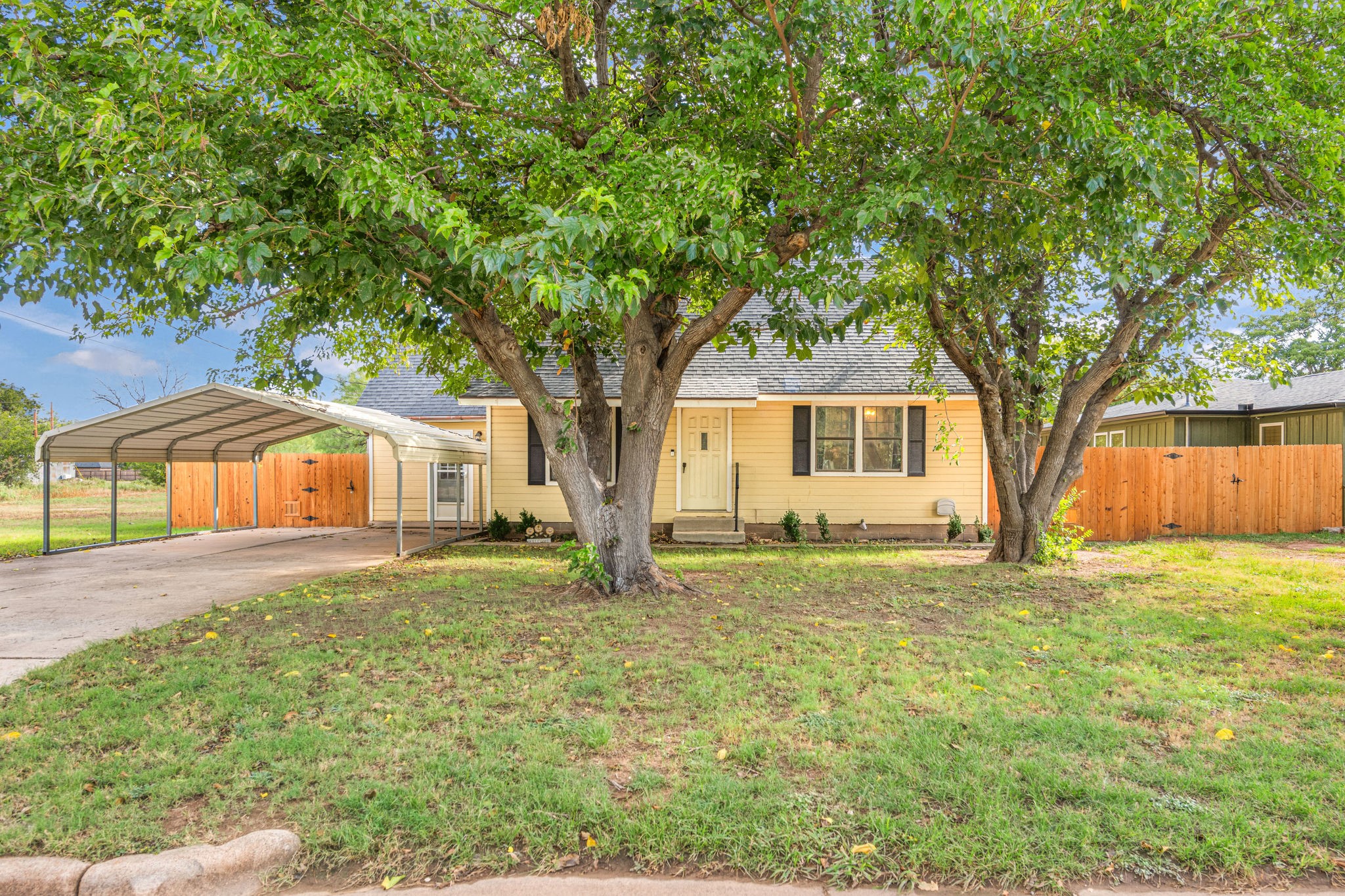 1341 Lakeside Drive — photo
