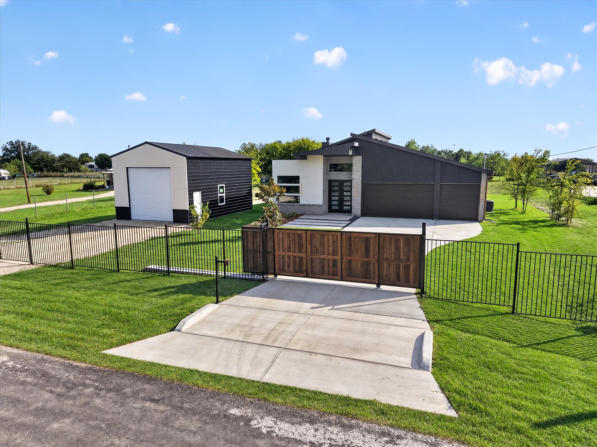 5627 County Road 2526 — photo