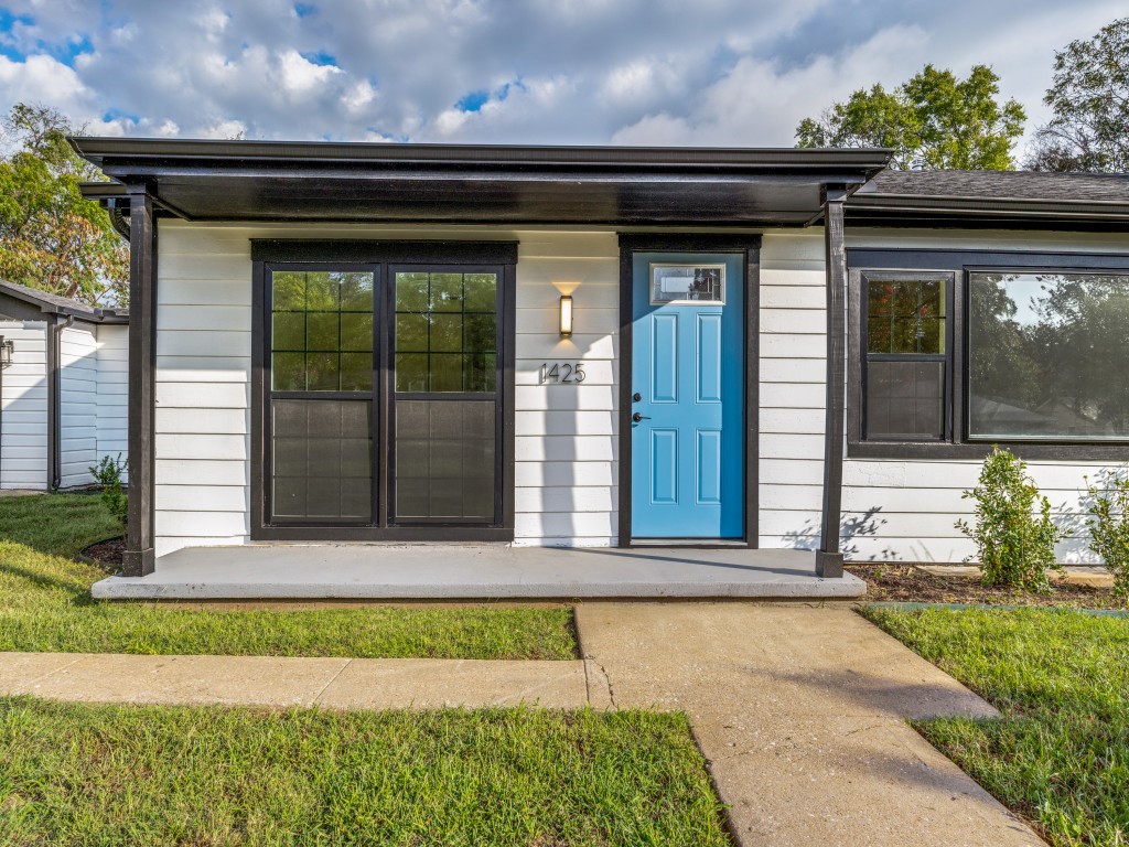 1425 W Shepherd Street — photo