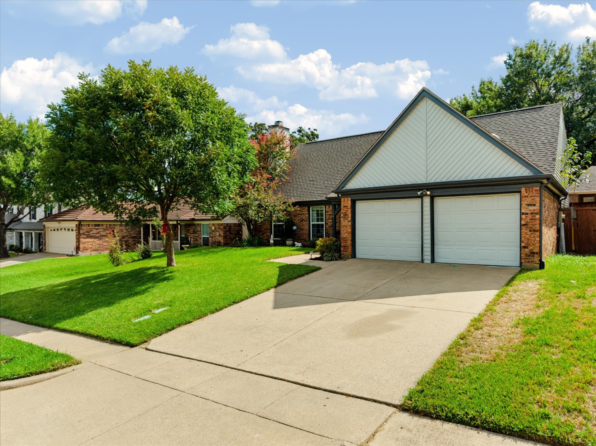 208 Wildbriar Street, Euless, TX 76039 — photo 2
