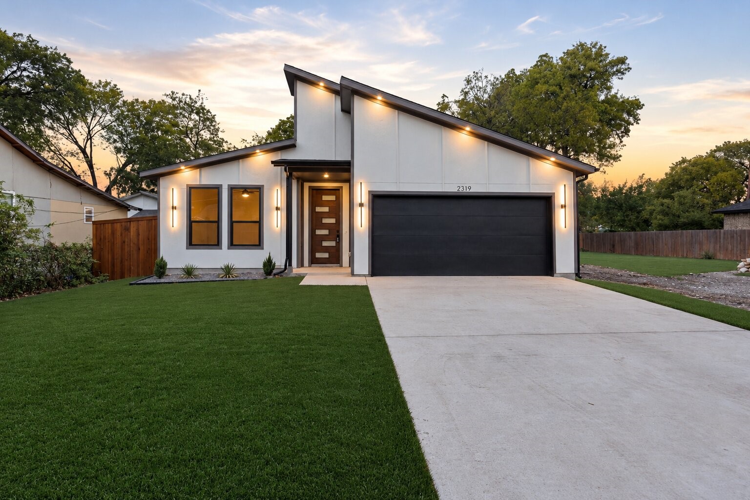 2319 Moffatt Avenue — photo