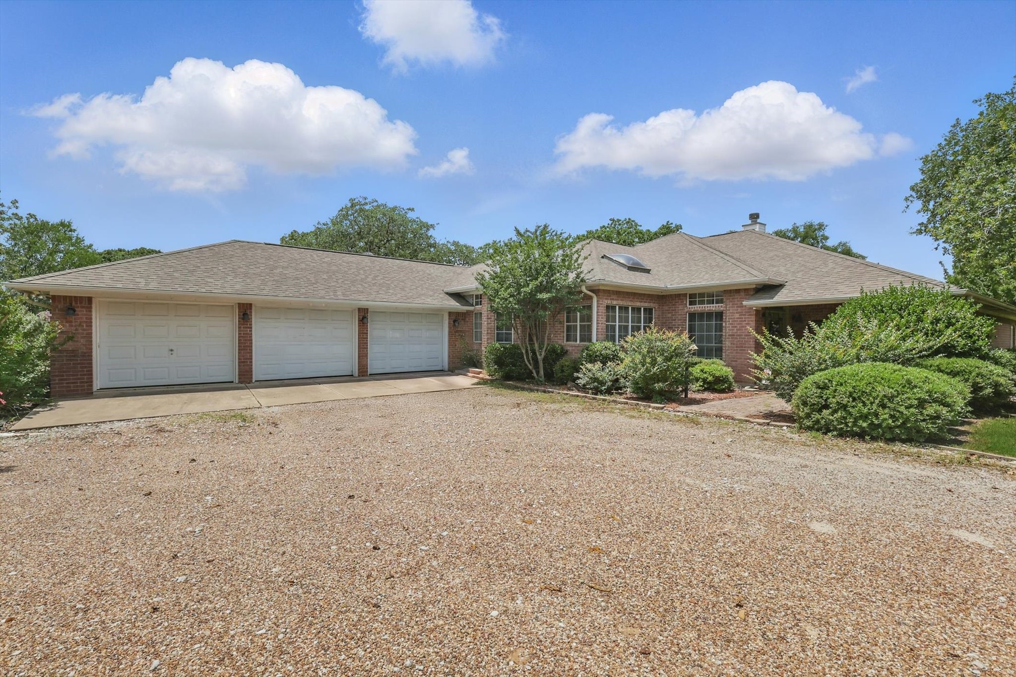114 E Iriquois Drive — photo