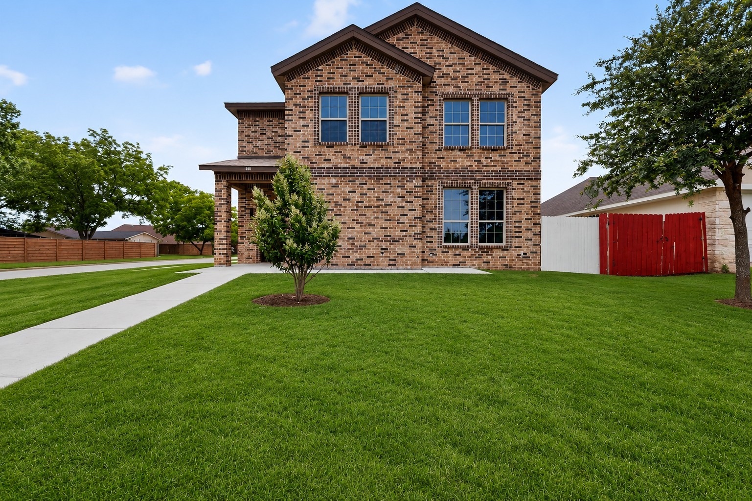 800 Oak Creek Drive — photo