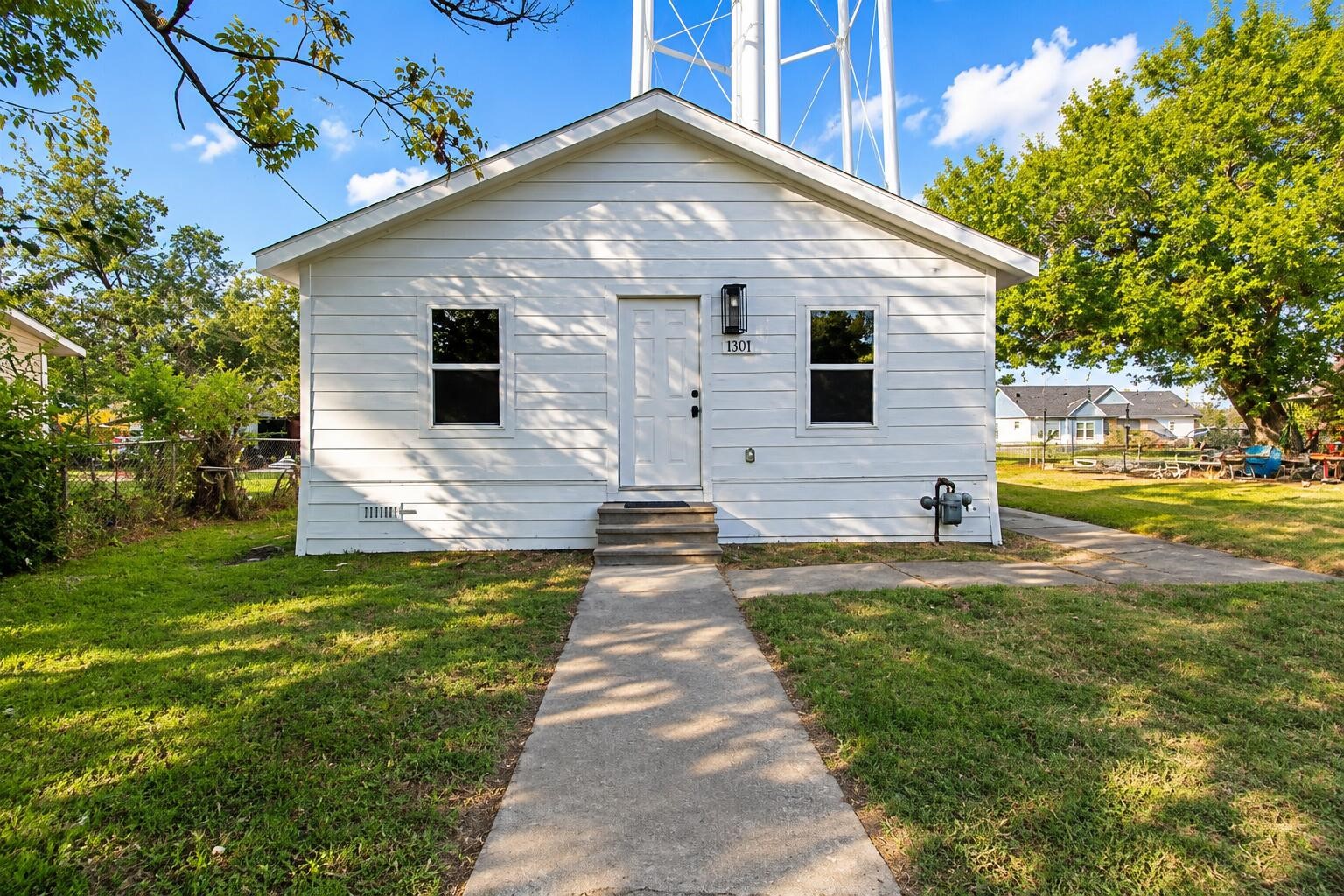 1301 E Grove Street — photo