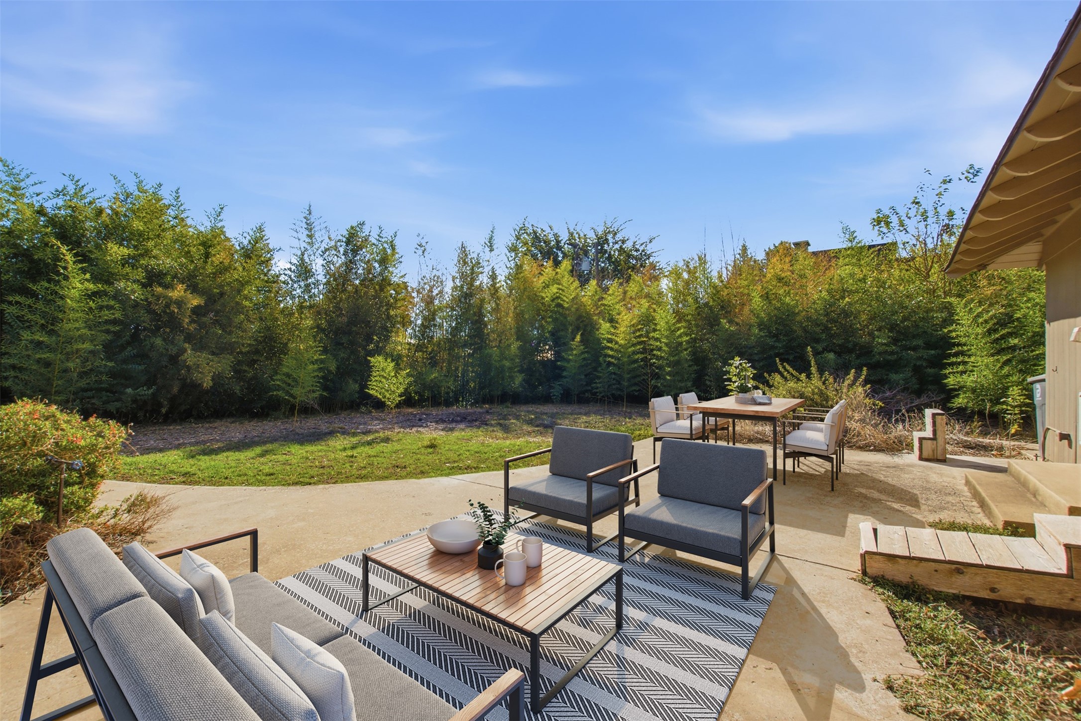 7606 Currin Drive — photo