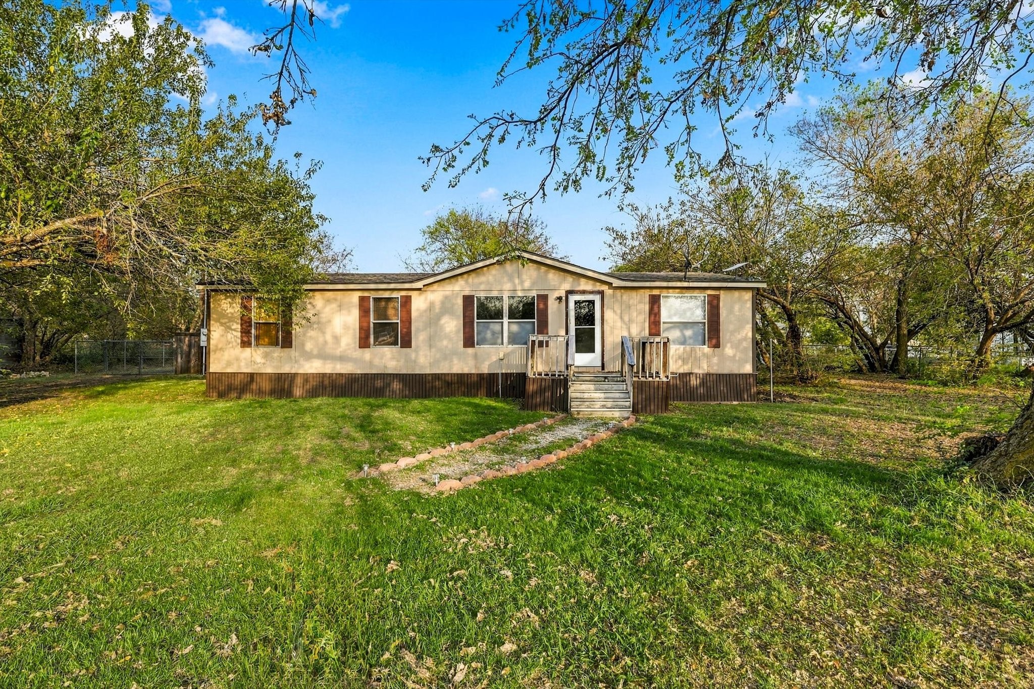 1250 Nutmeg Lane — photo