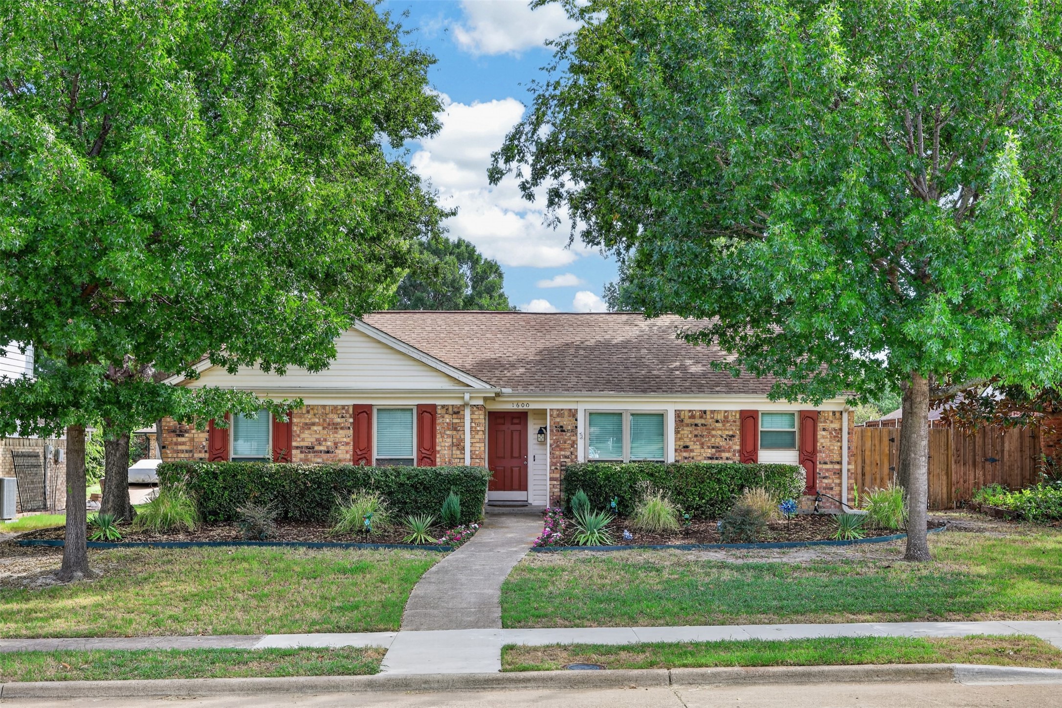 1600 Vera Cruz Drive — photo