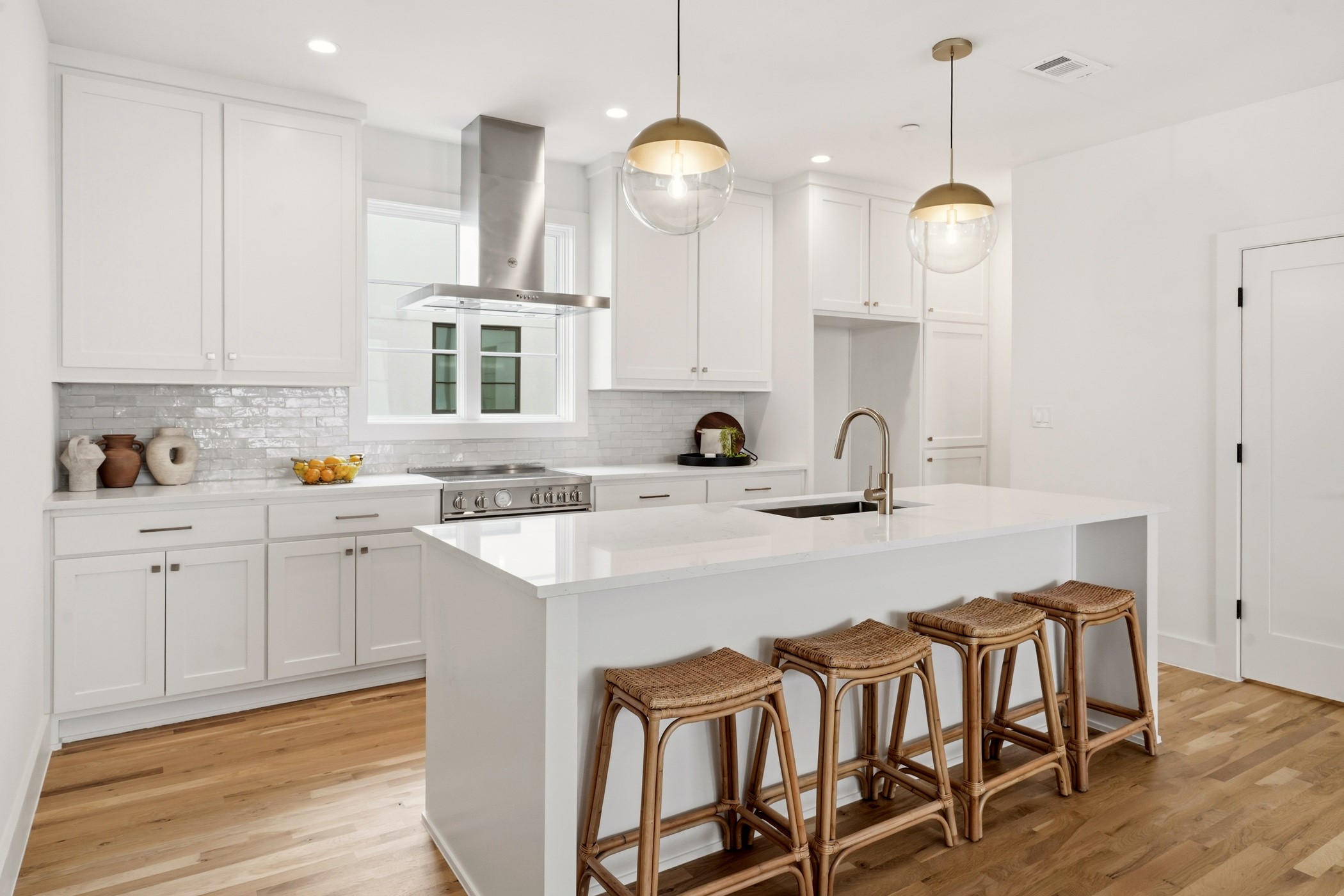 7207 Gaston Avenue Unit 1404 — photo