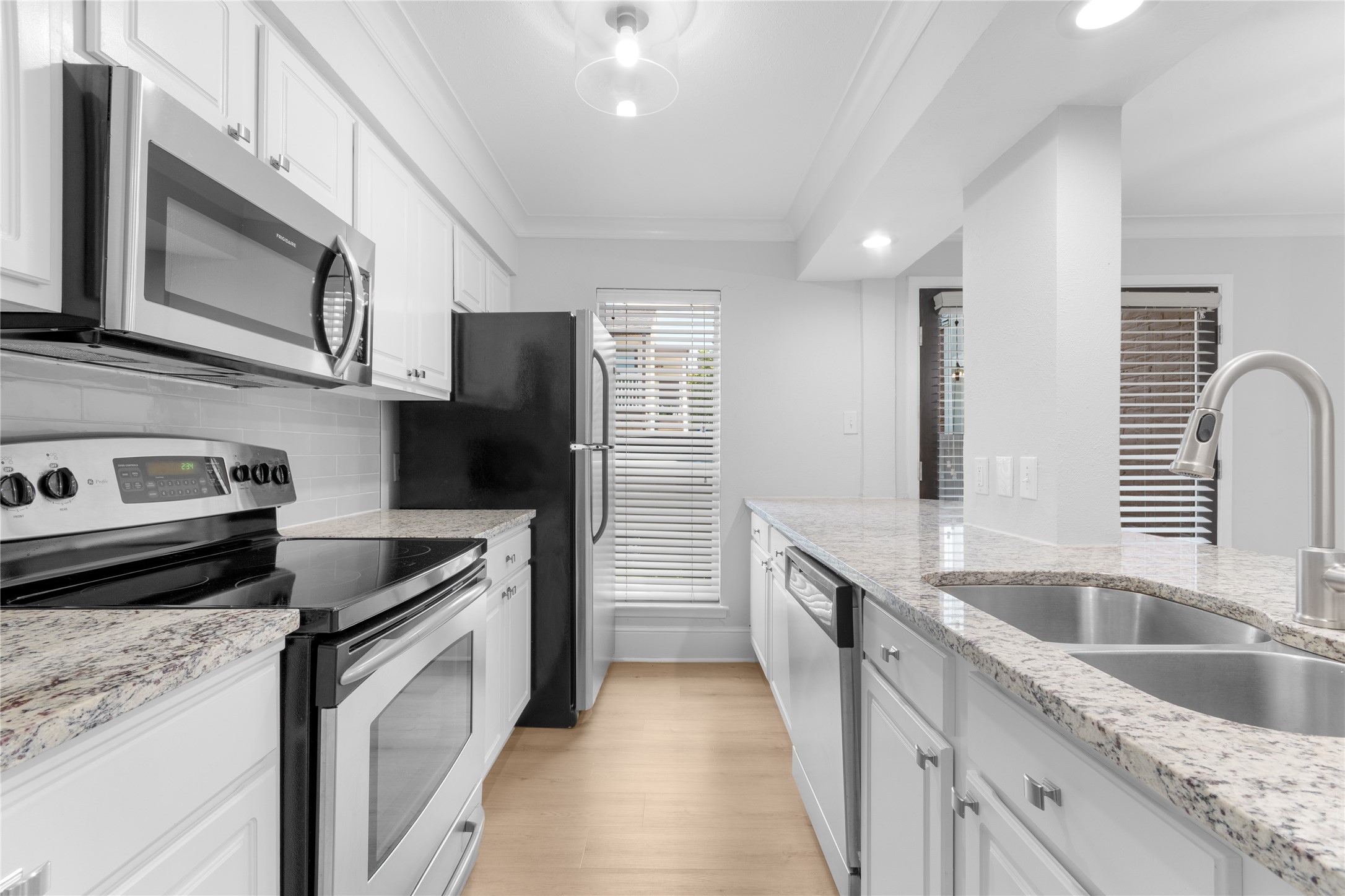 5928 Sandhurst Lane Unit 127 — photo