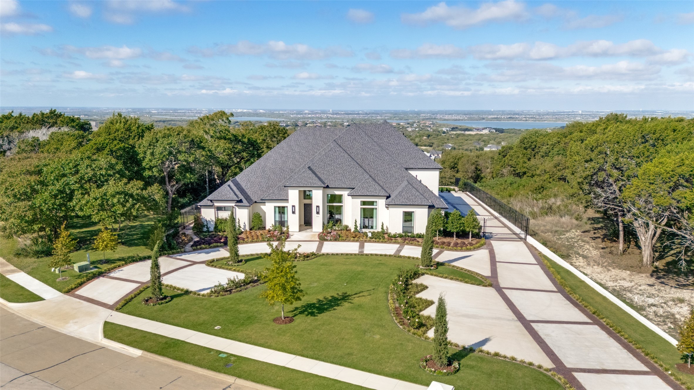 819 Bluff Ridge Drive — photo
