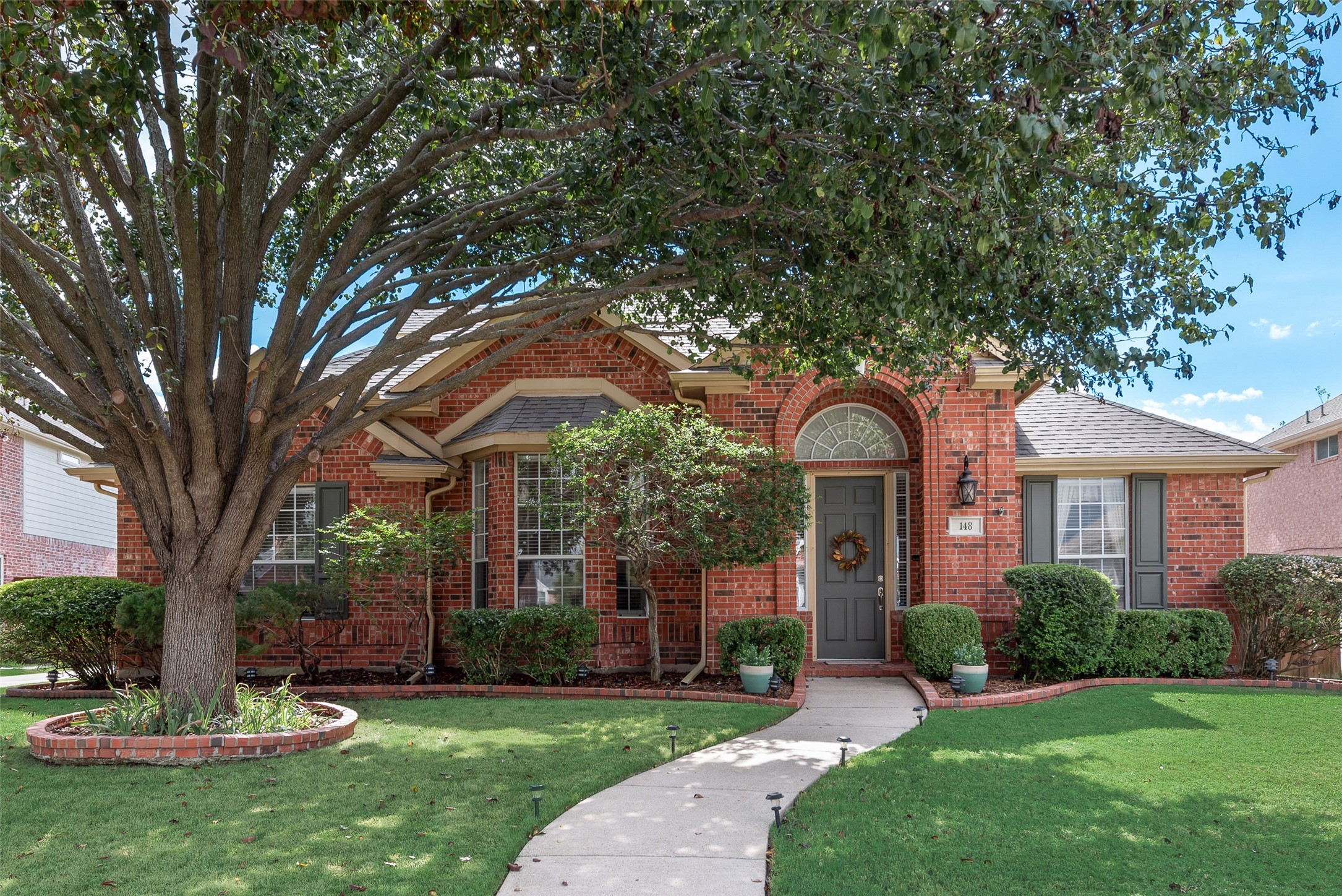 148 Oakbluff Drive — photo