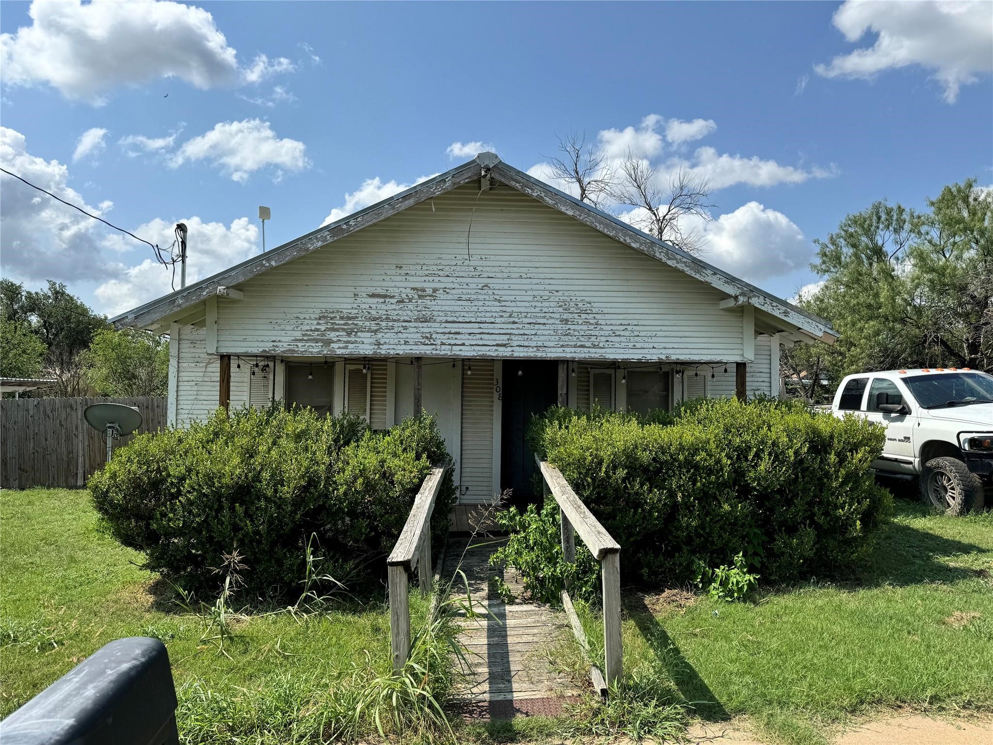 308 E 4th Street — photo