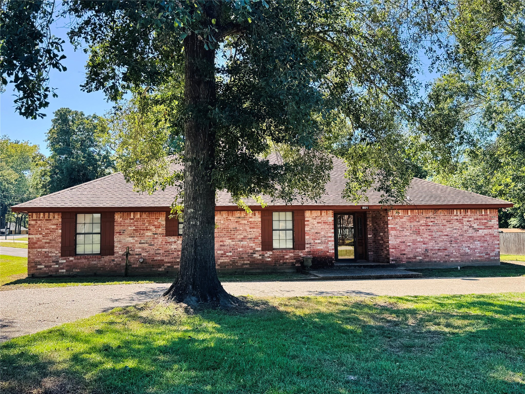501 Private Road 1280 — photo
