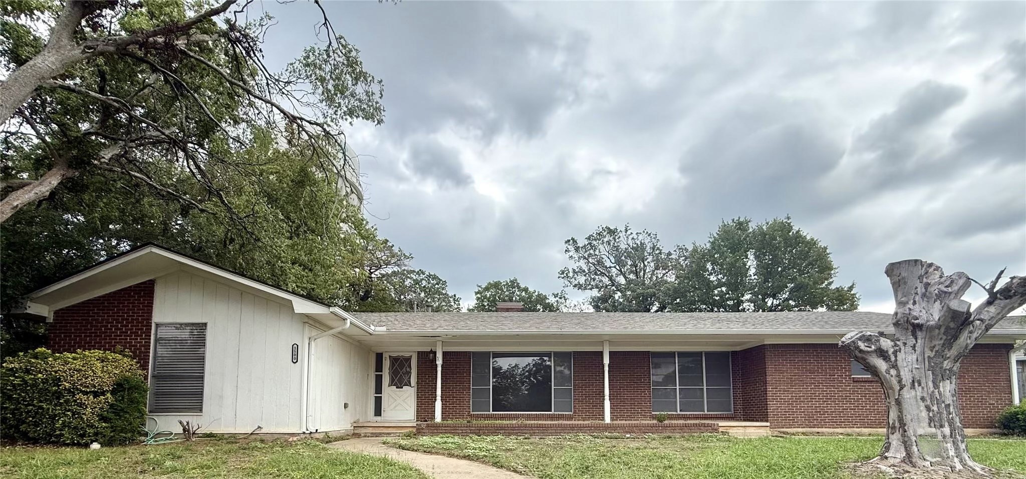 1500 S Houston — photo