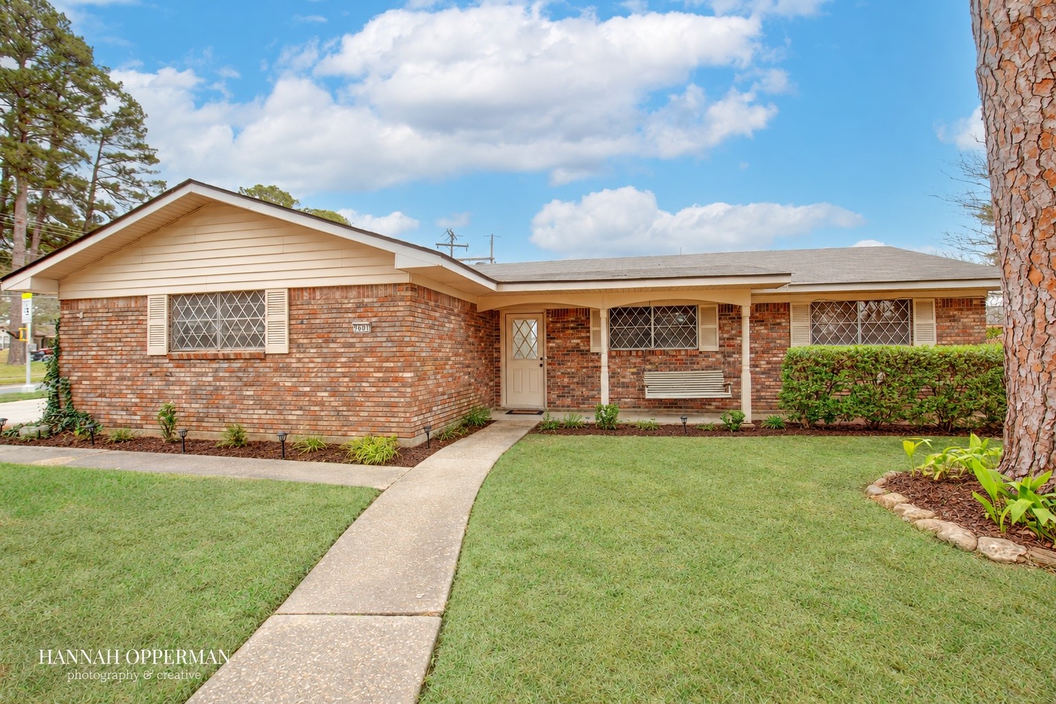 9601 Royalton Drive — photo