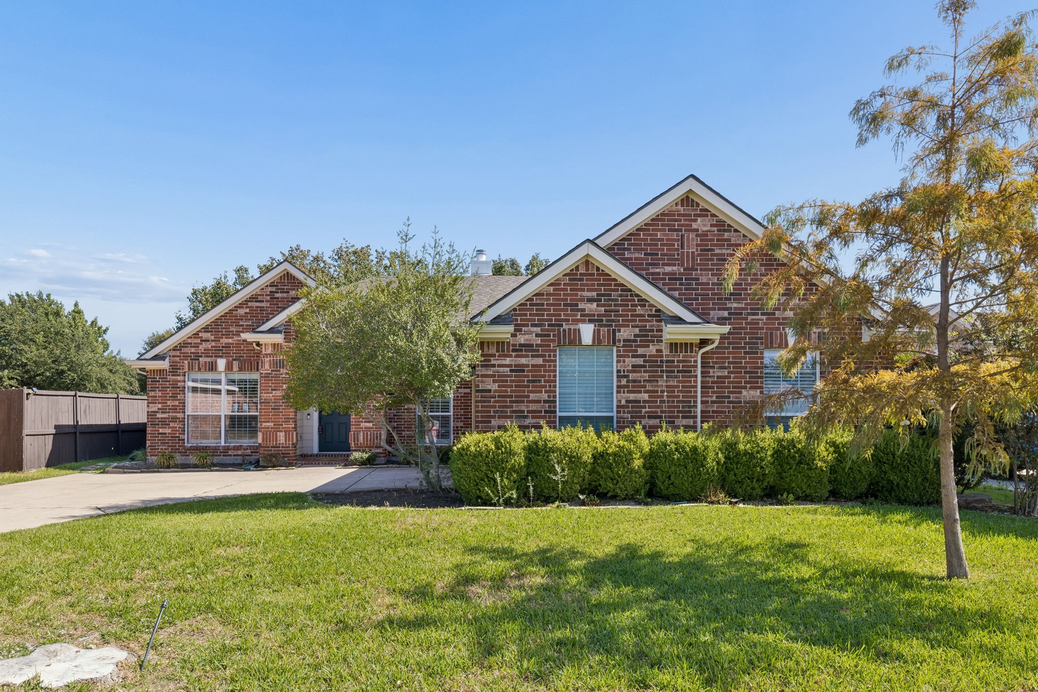 1592 Mahogany Drive — photo