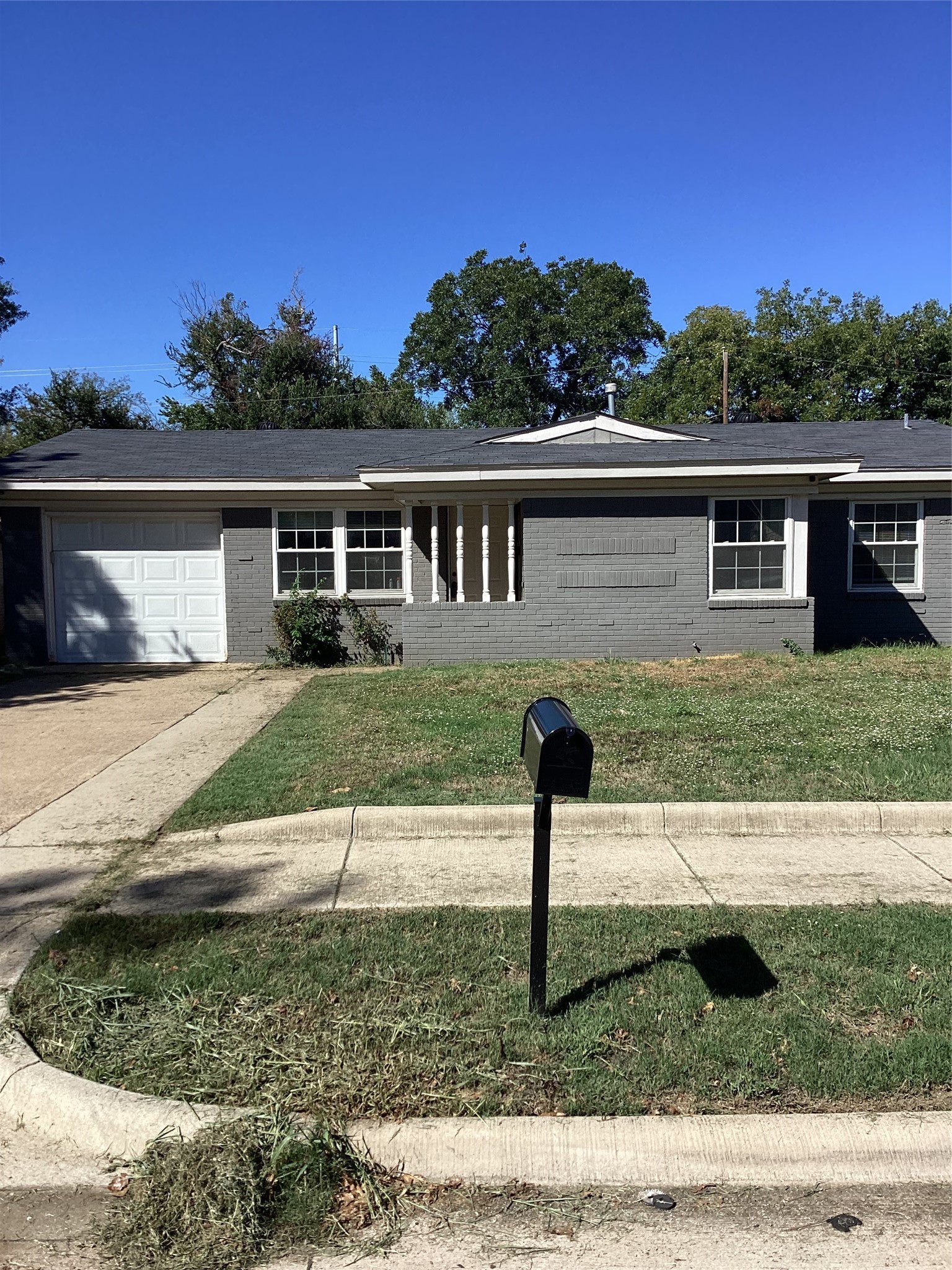 1811 E Lovers Lane — photo