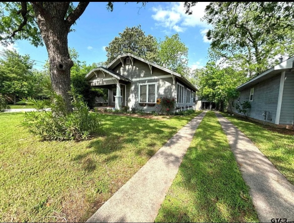 608 Sycamore Street — photo