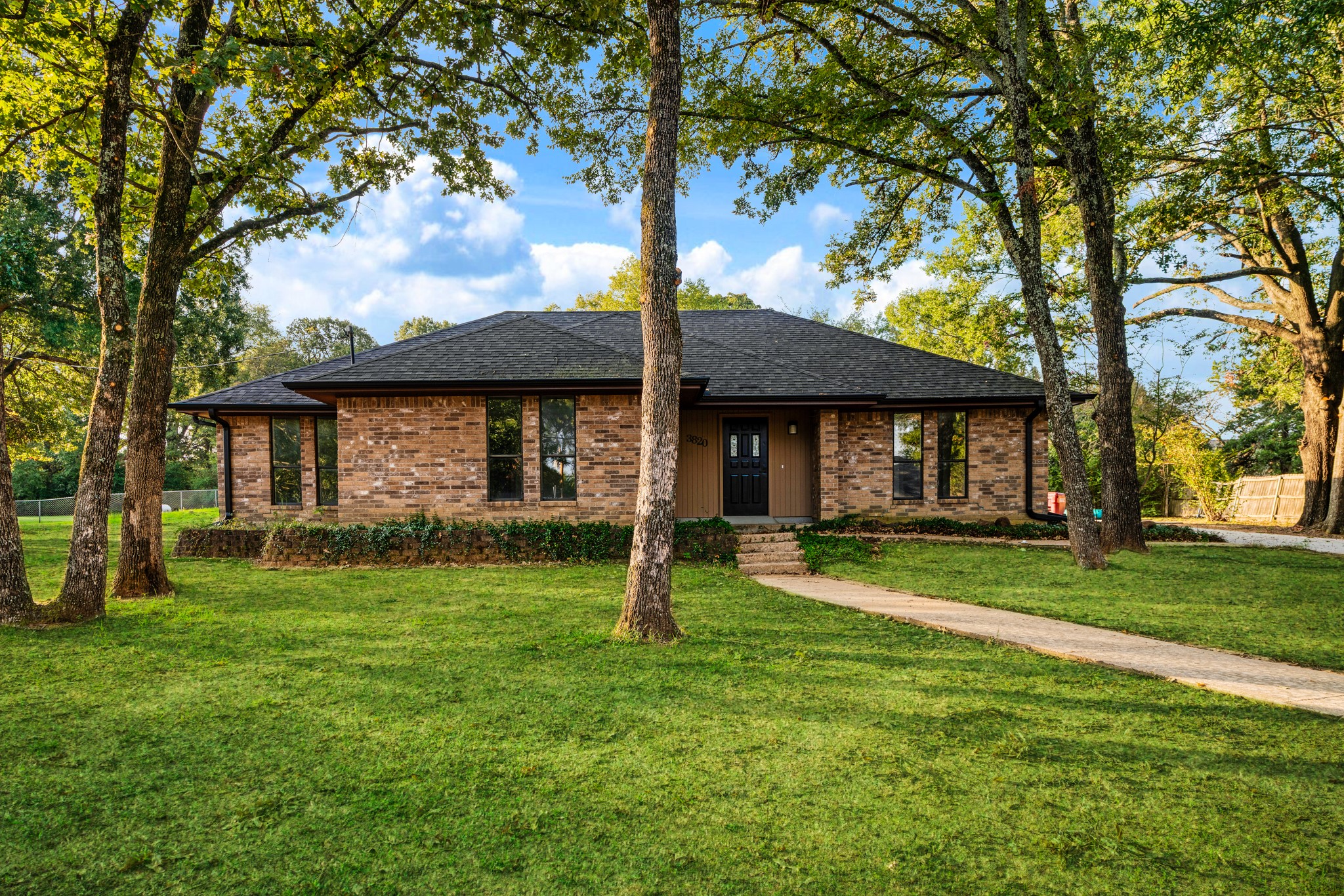 3820 Lakeshore Drive — photo