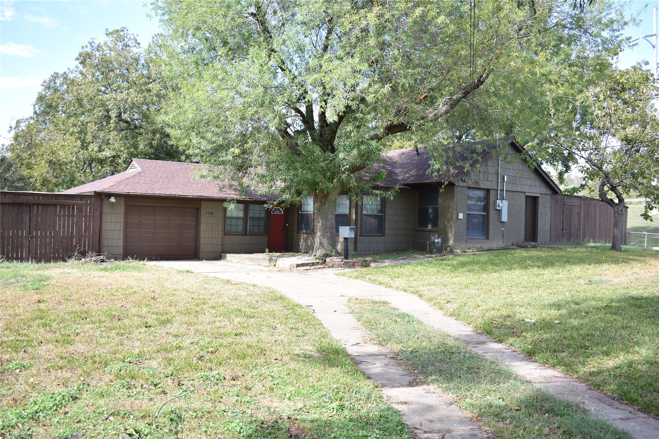 3923 Lawnview Avenue — photo