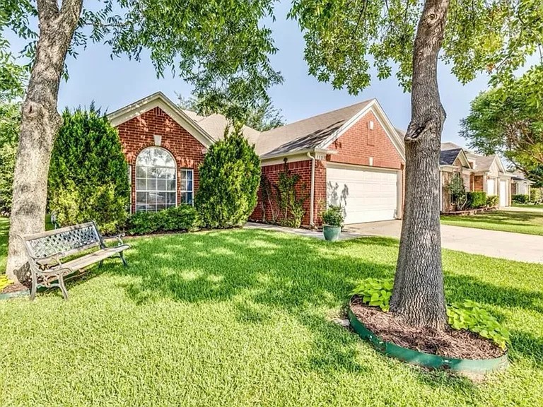 1123 Marshall Drive, Euless, TX 76039 — photo 2