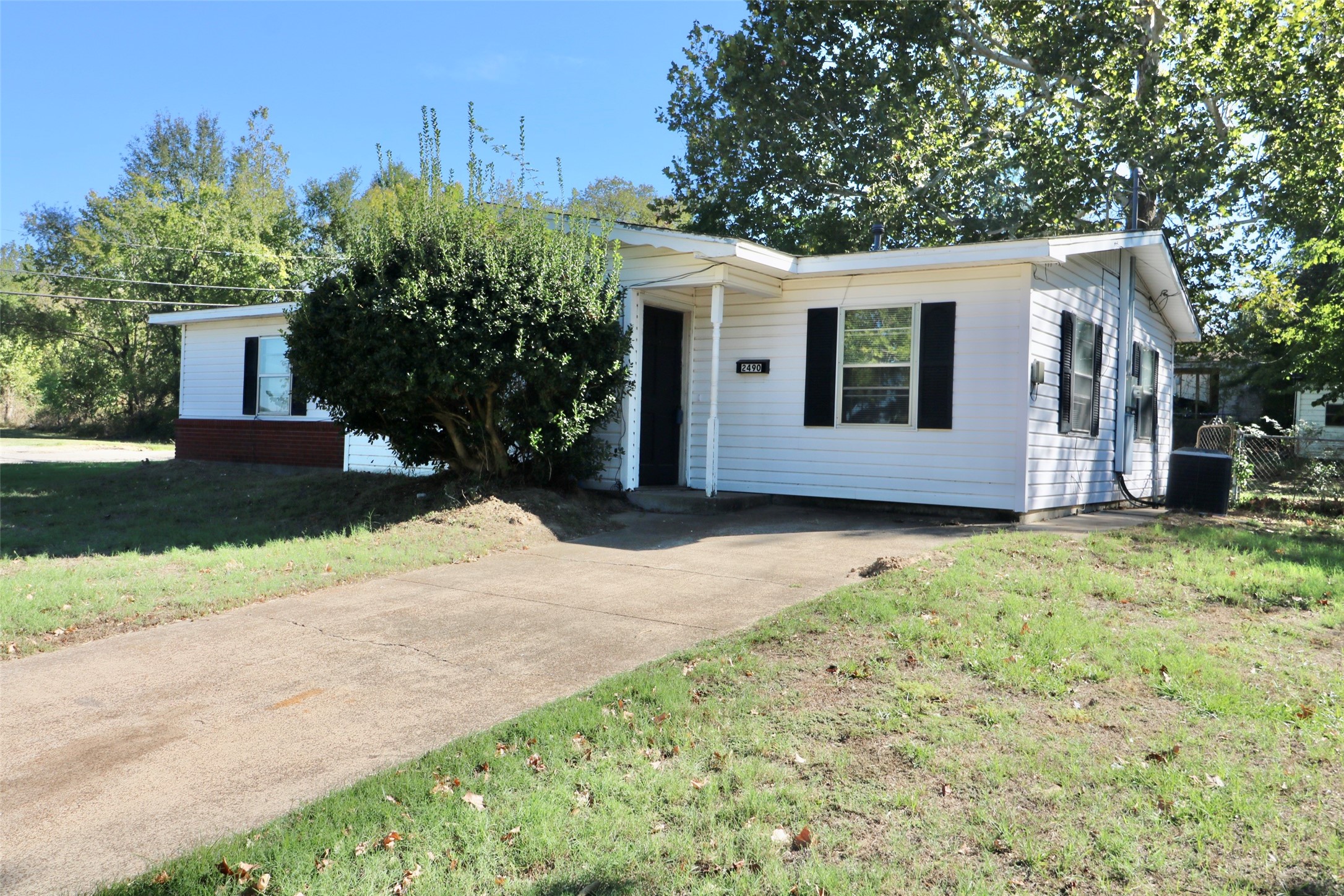 2490 Beverly Drive — photo