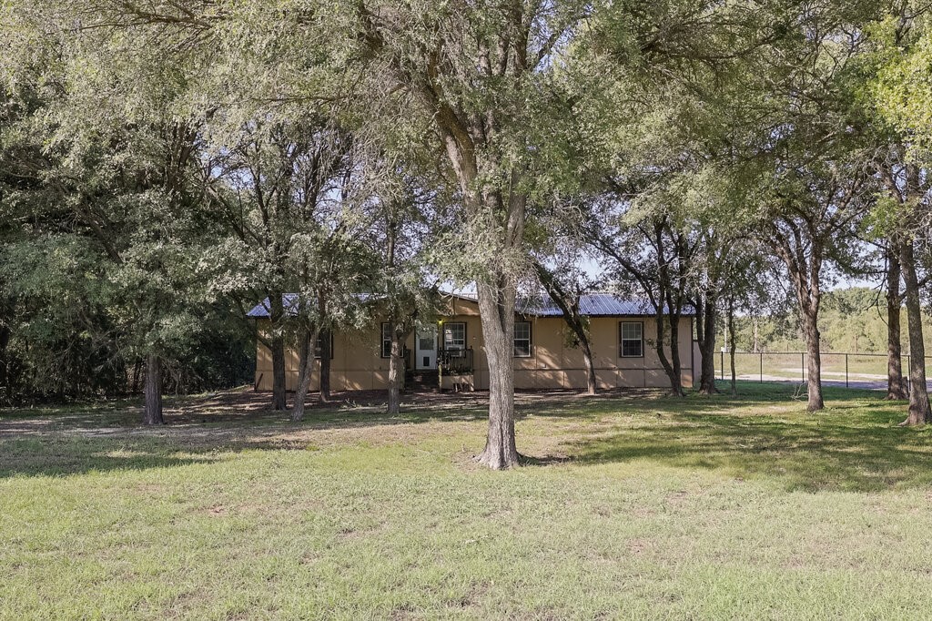 10701 FM 916 — photo