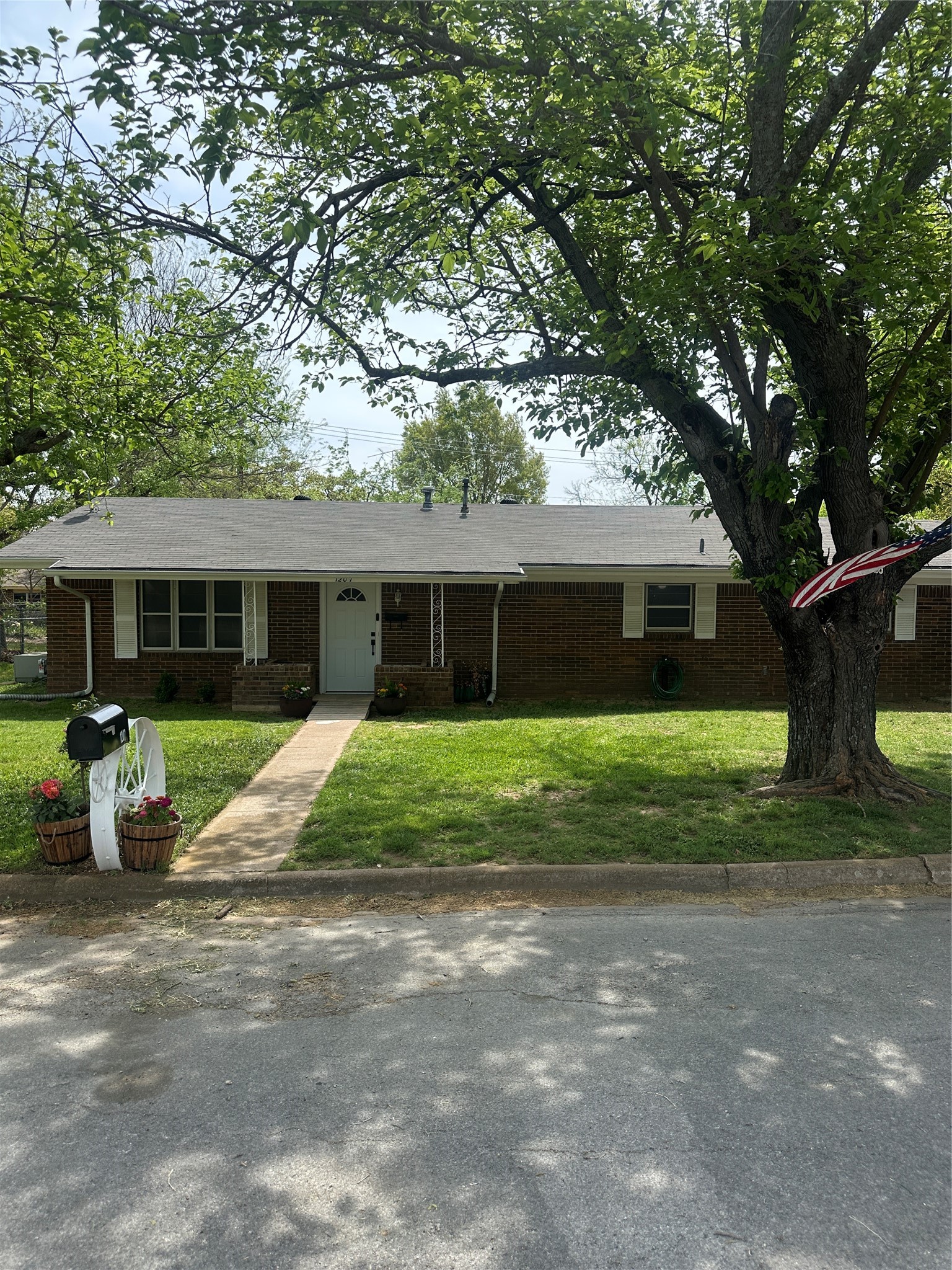 1207 Pebble Street — photo