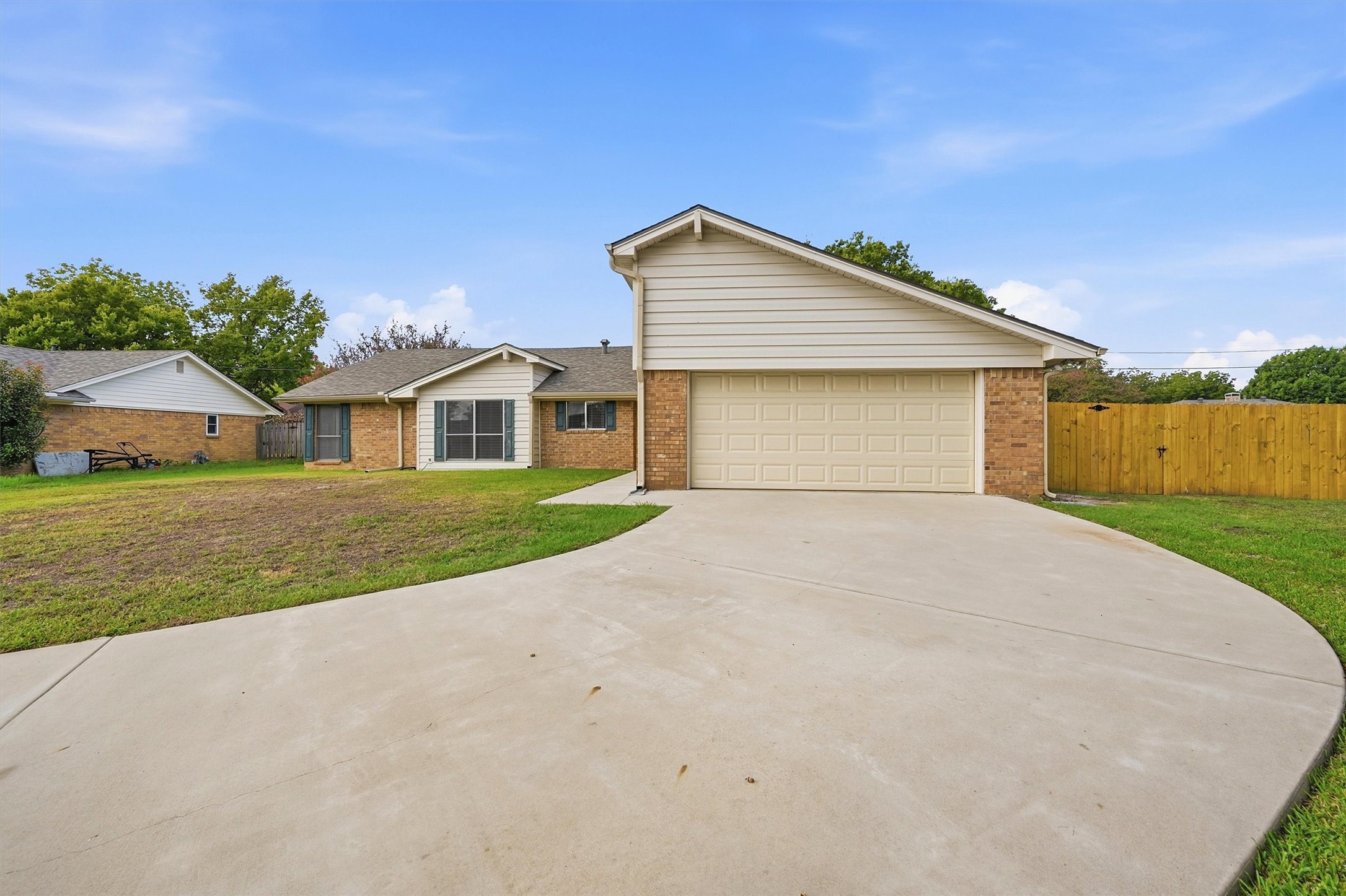 2110 Oak Creek Circle — photo