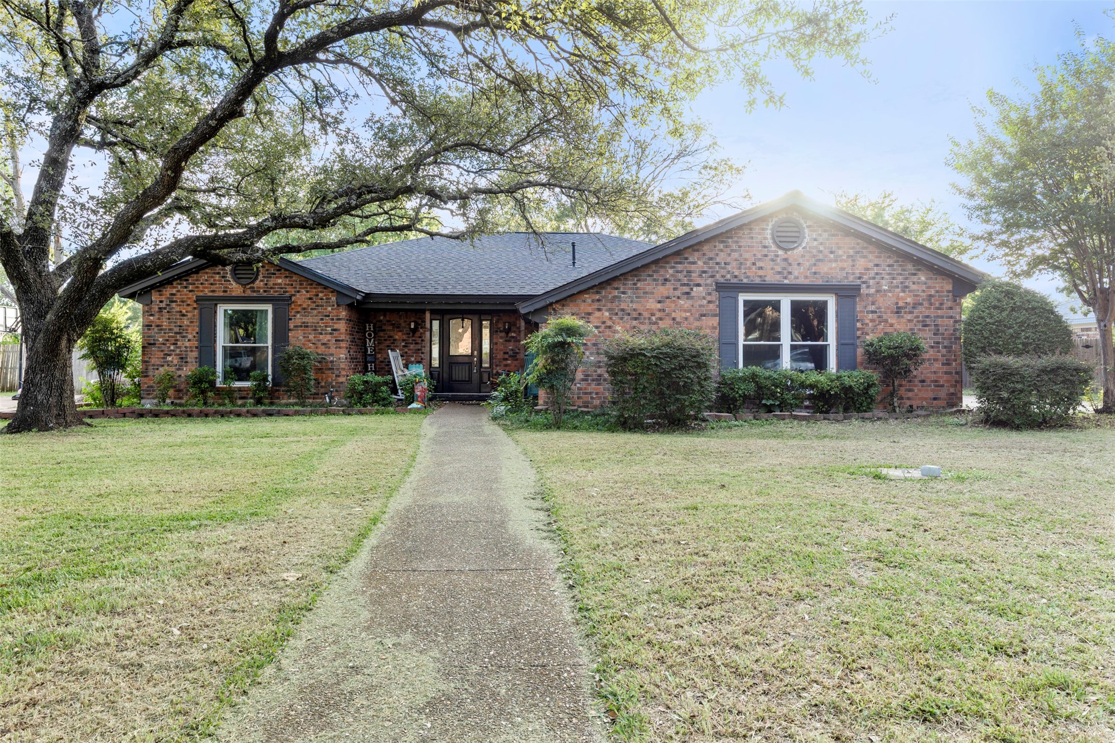 900 Stonelake Drive — photo