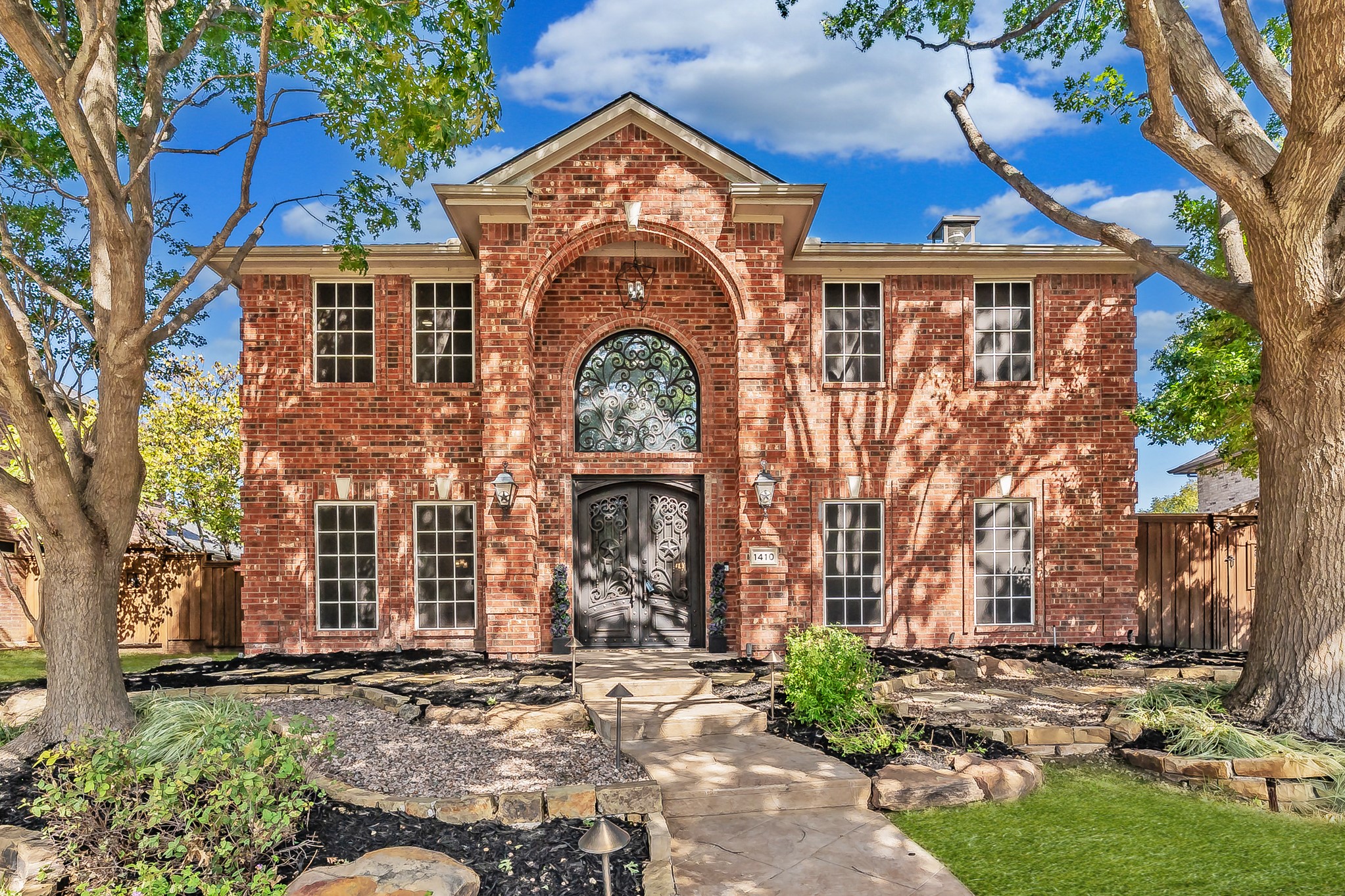 1410 Macrae Court — photo