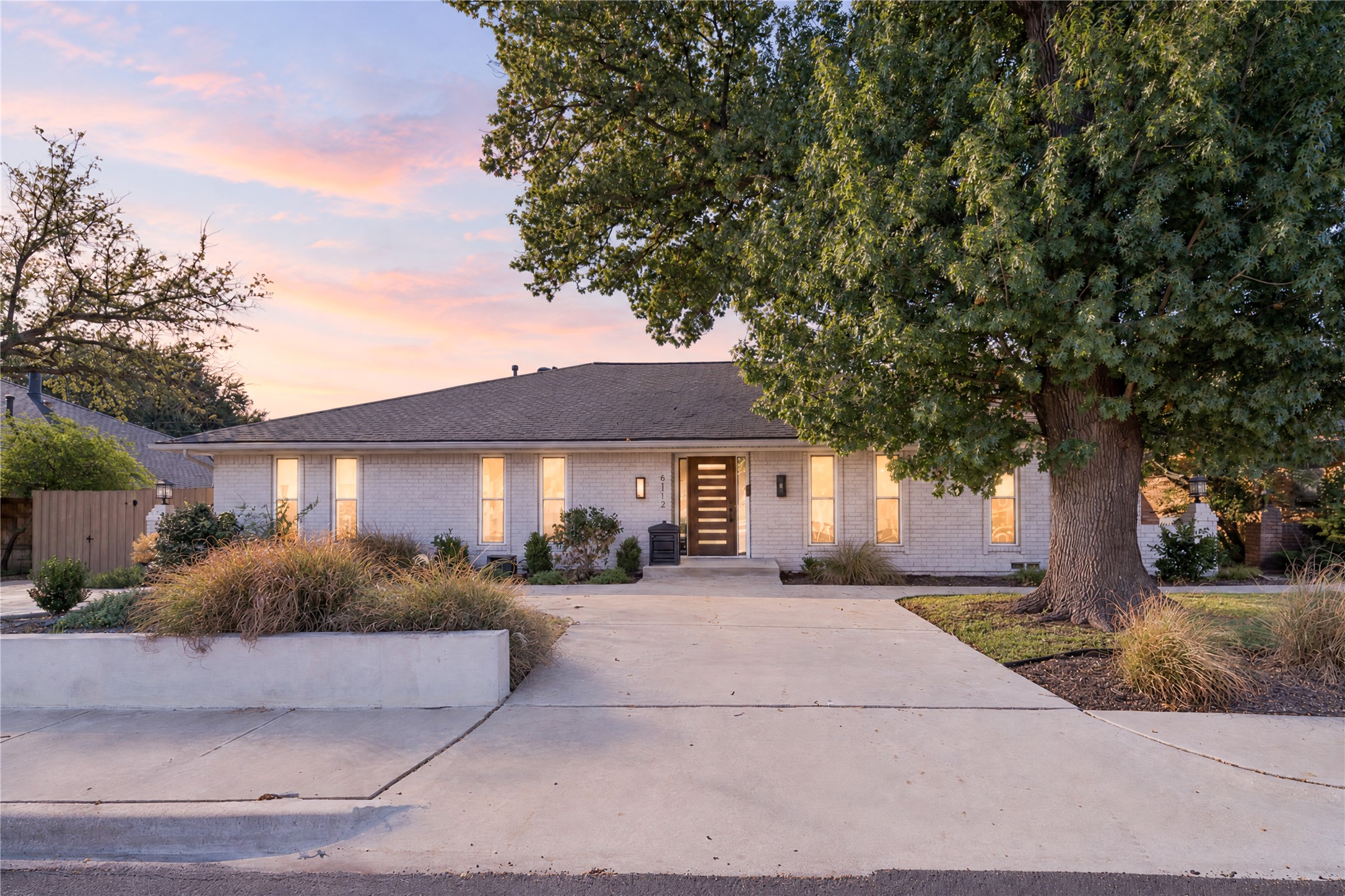 6112 E Lovers Lane — photo