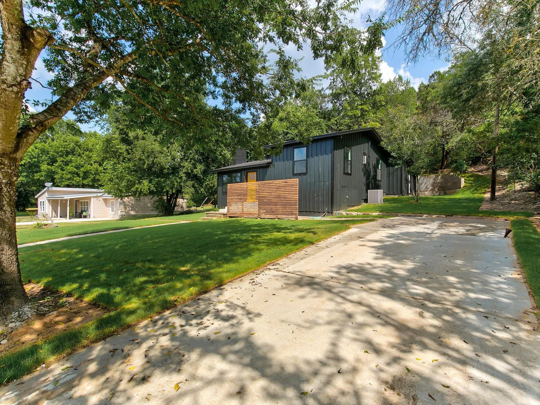 9005 Lakeside Drive — photo