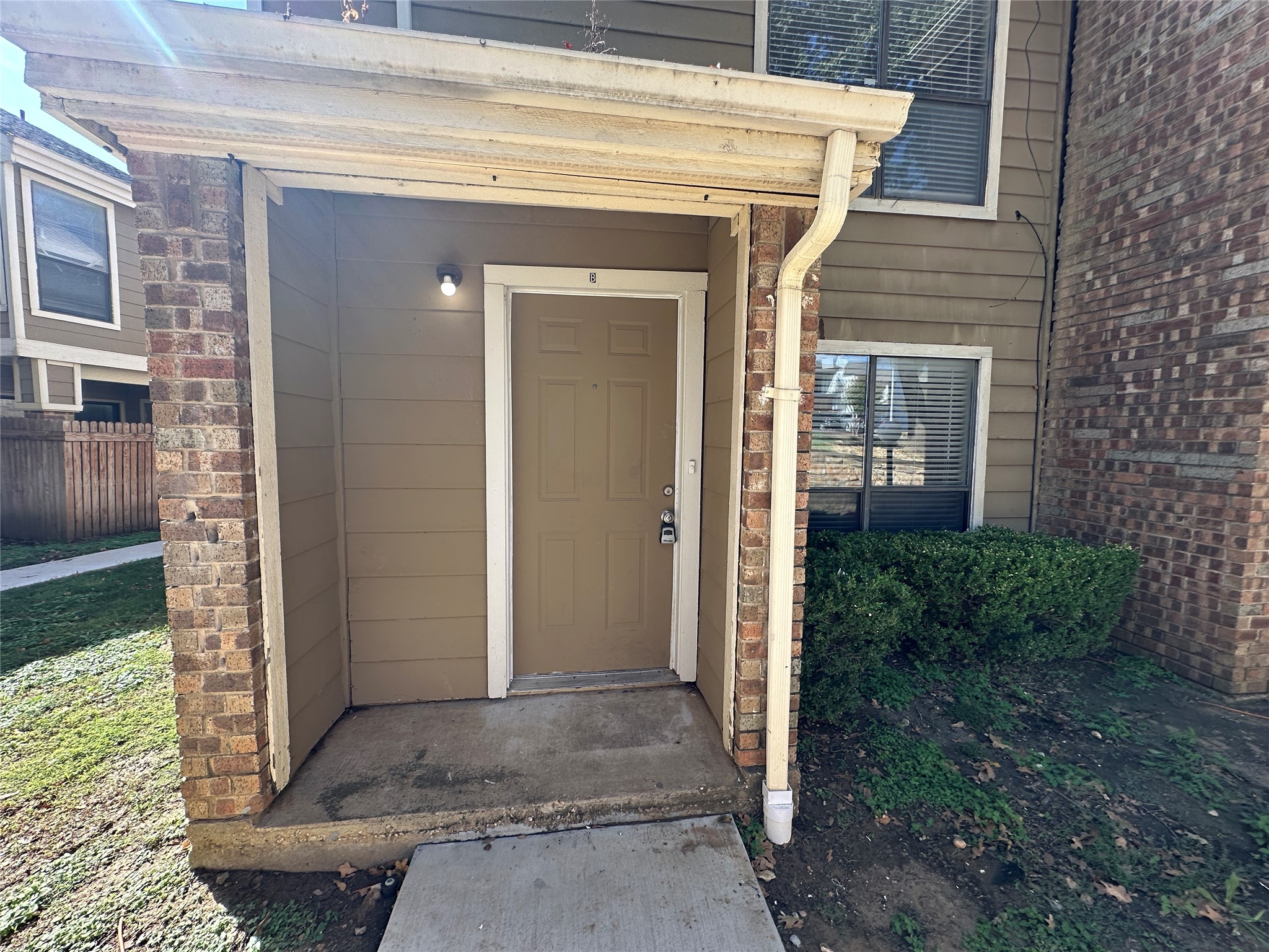 2119 Park Willow Lane Unit B — photo